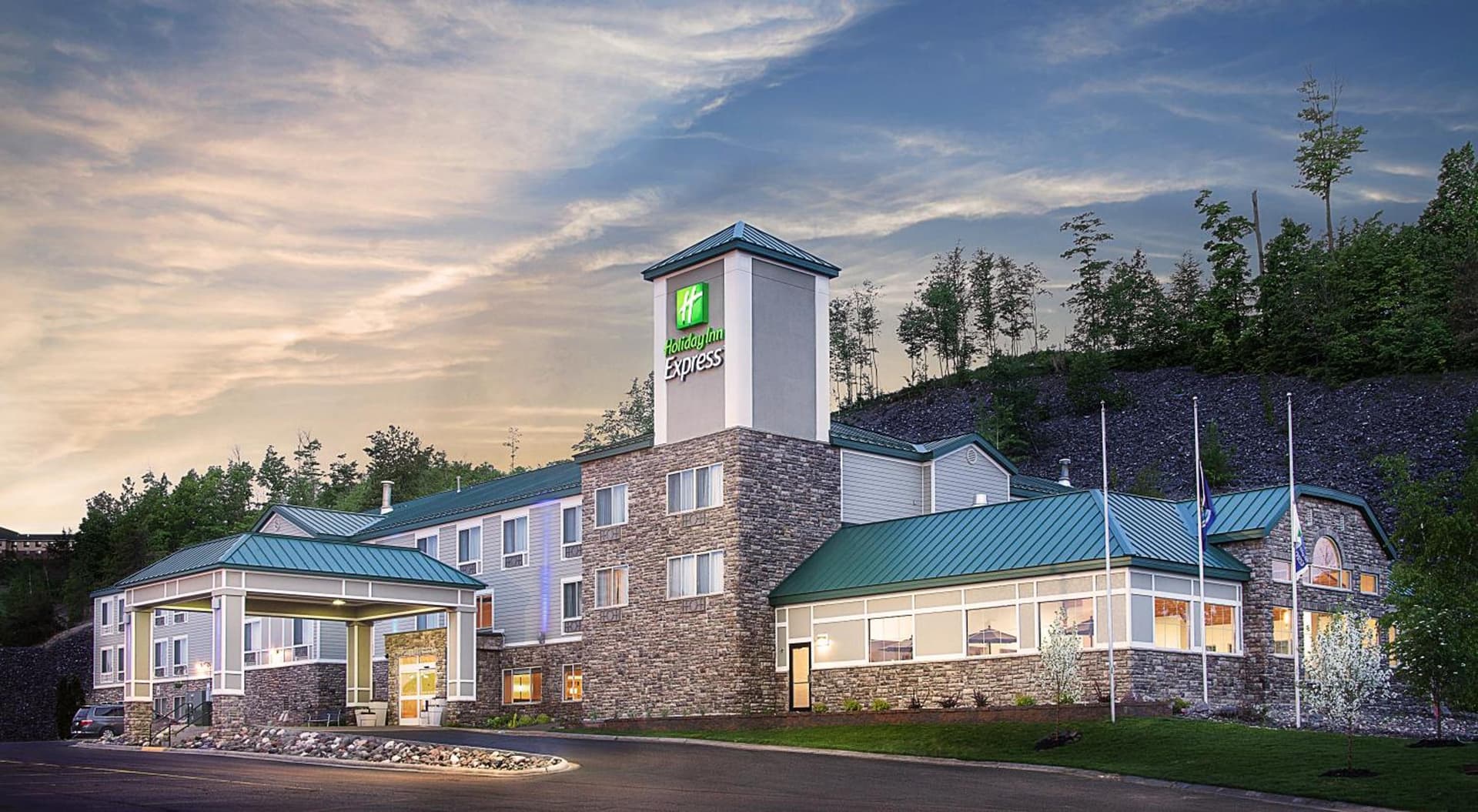 Holiday Inn Express Houghton-Keweenaw by IHG featured exterior or lobby in Houghton, MI — similar hotel