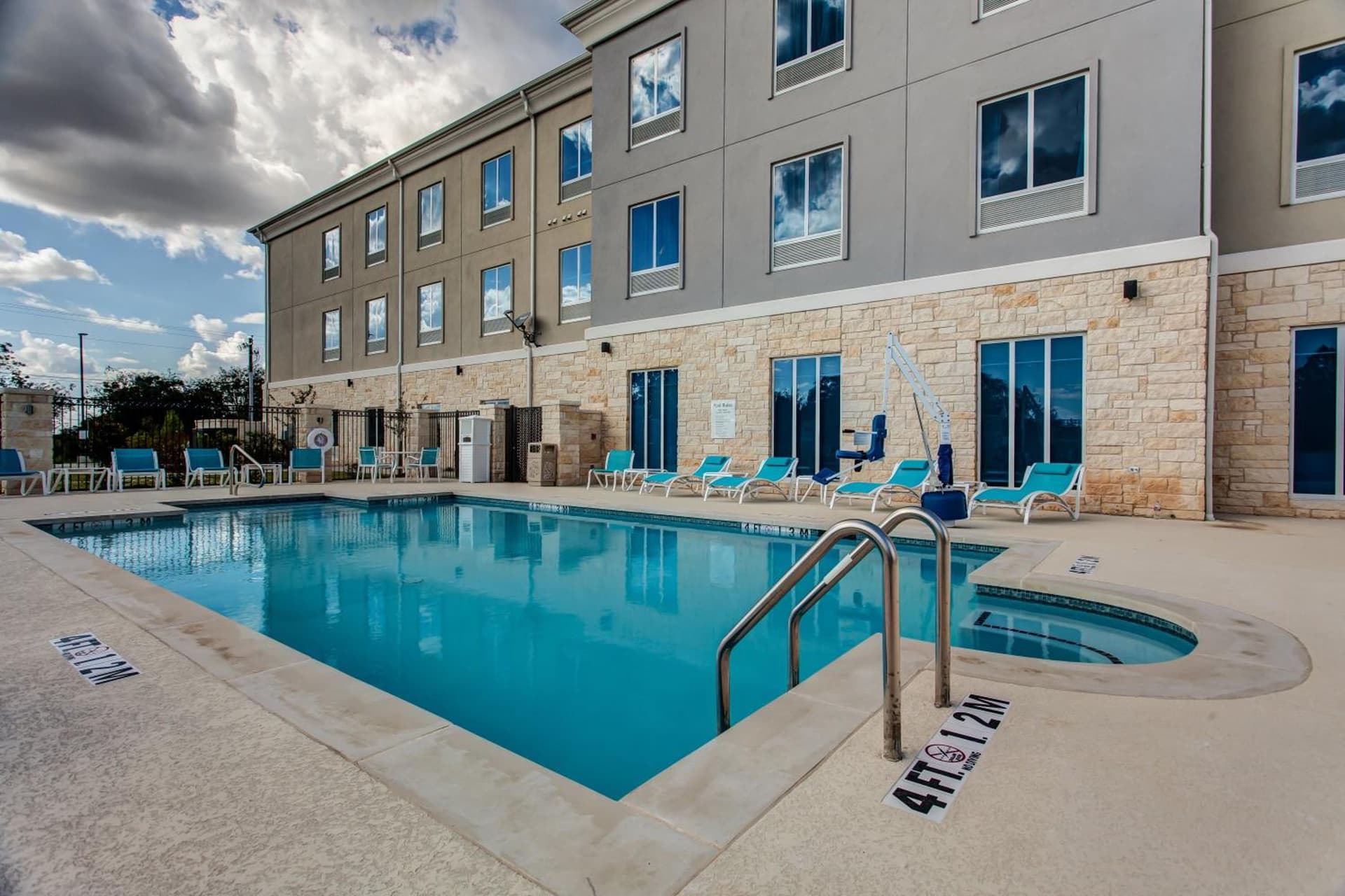 Holiday Inn Express & Suites Gatesville - N. Ft Hood by IHG property views in Gatesville, TX — gallery photo 3