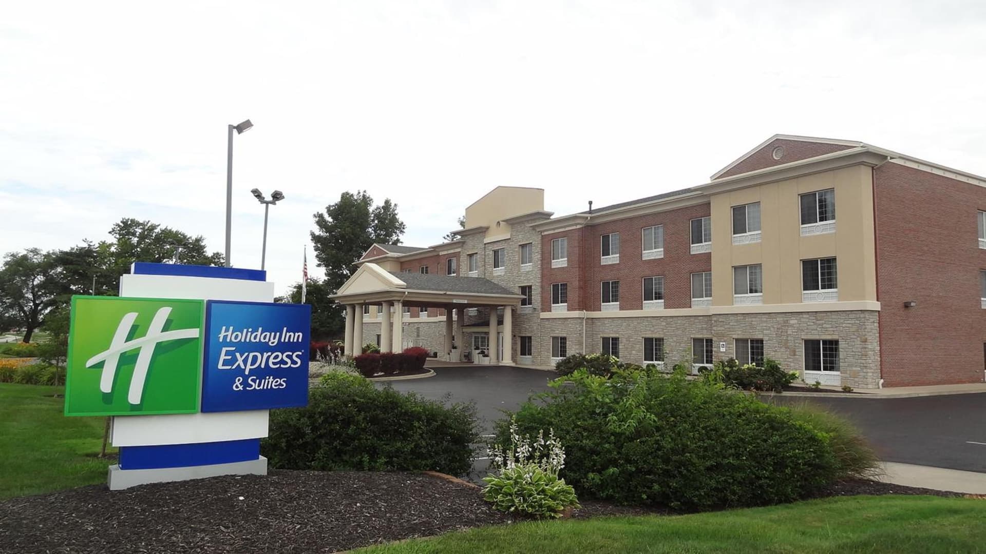 Holiday Inn Express & Suites Indianapolis North - Carmel by IHG featured exterior or lobby in Carmel, IN — similar hotel