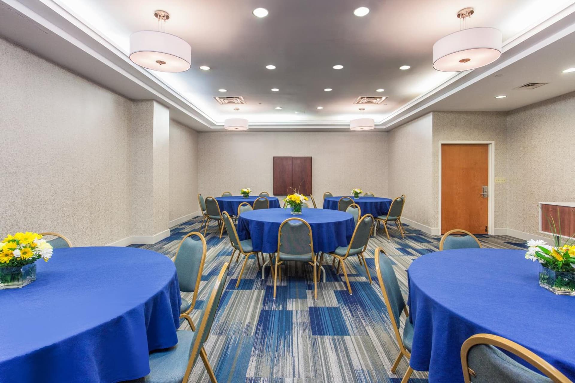 Holiday Inn Express Hauppauge-Long Island by IHG gallery photo in Hauppauge, NY — image 41
