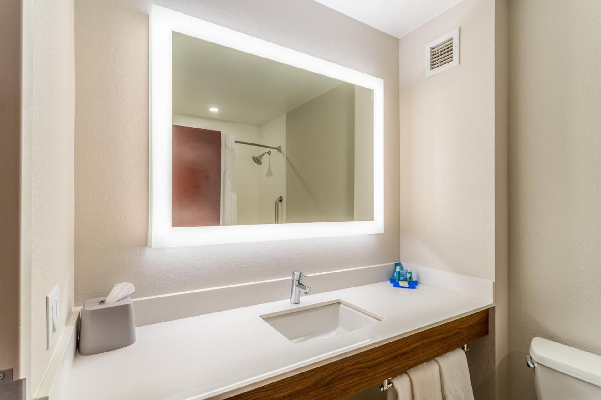Holiday Inn Express Haskell-Wayne Area by IHG gallery photo in Haskell, NJ — image 21