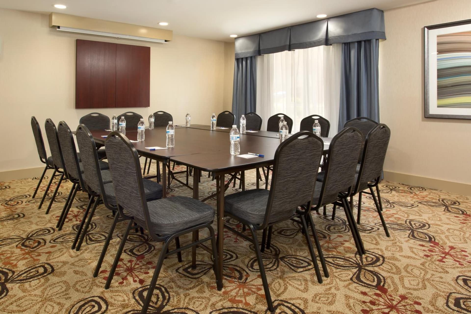 Holiday Inn Express Berea by IHG interior in Berea, KY — gallery photo 2