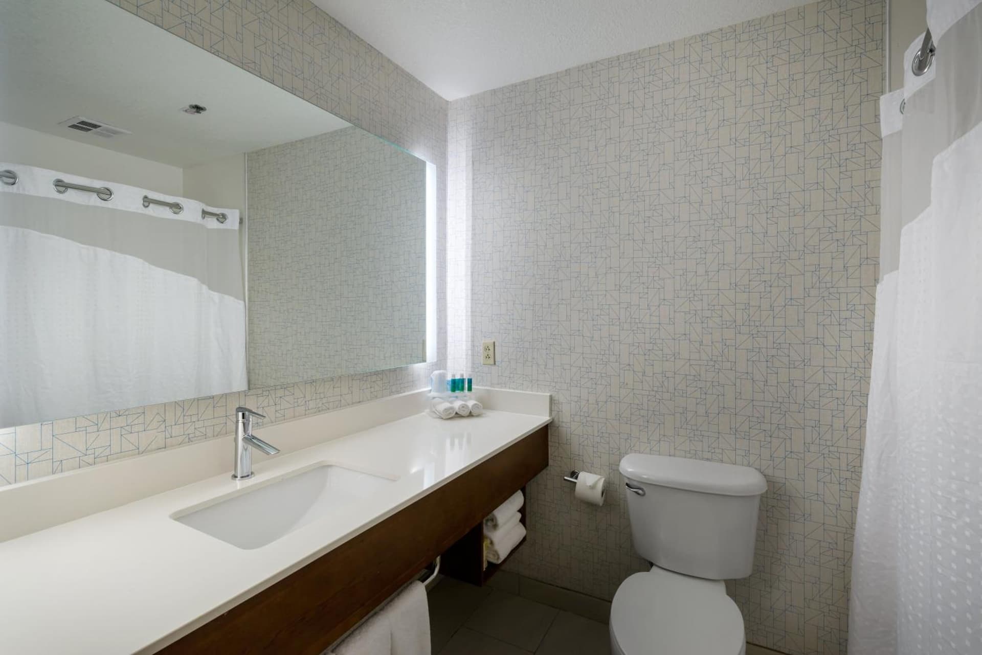 Holiday Inn Express Lawrence by IHG gallery photo in Lawrence, KS — image 27