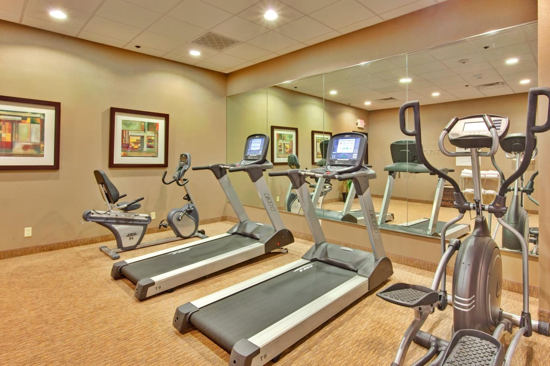 Holiday Inn Express Los Angeles LAX Airport by IHG gallery photo in Los Angeles, CA — image 38