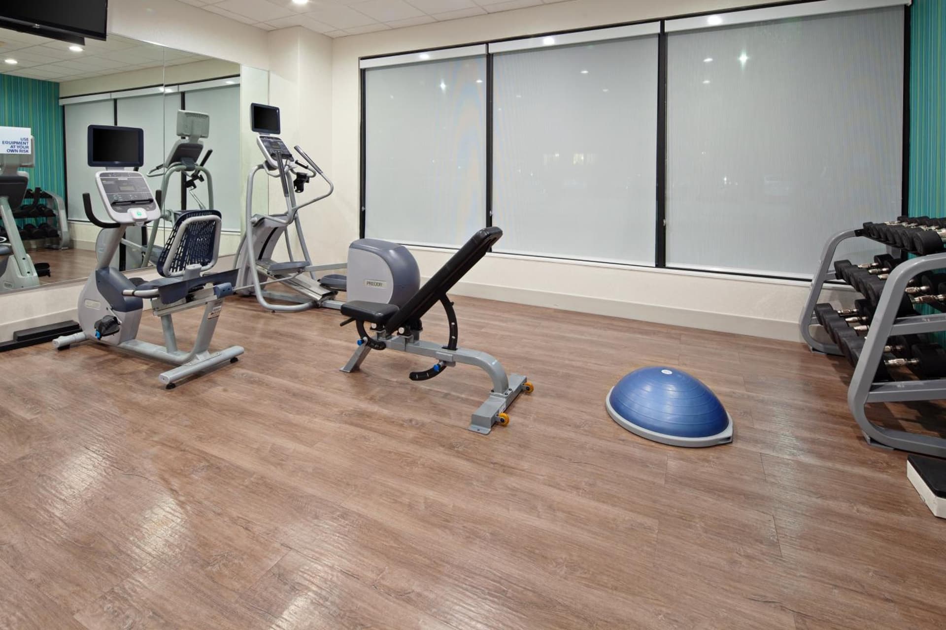 Holiday Inn Express Los Angeles LAX Airport by IHG gallery photo in Los Angeles, CA — image 8