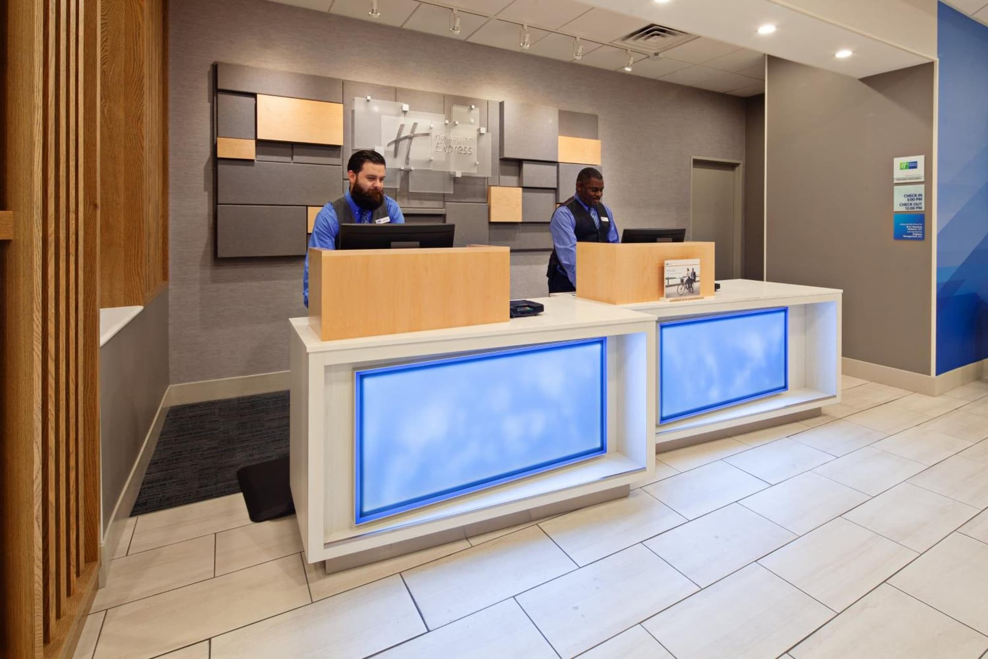 Holiday Inn Express Los Angeles LAX Airport by IHG gallery photo in Los Angeles, CA — image 25