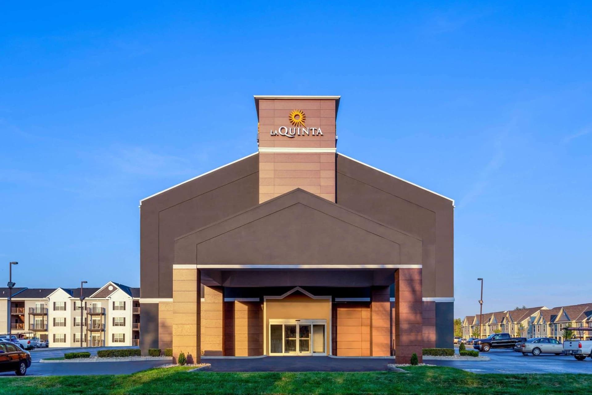 La Quinta by Wyndham Columbus West - Hilliard featured exterior or lobby in Columbus, OH — similar hotel