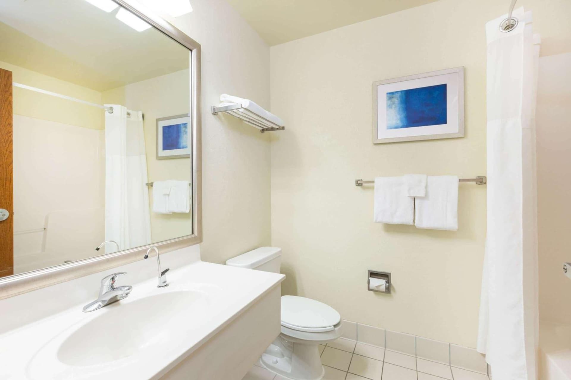 Baymont by Wyndham Des Moines Airport gallery photo in Des Moines, IA — image 19