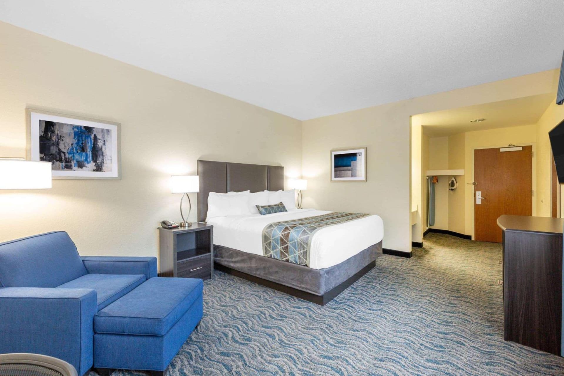 Baymont by Wyndham Des Moines Airport gallery photo in Des Moines, IA — image 40