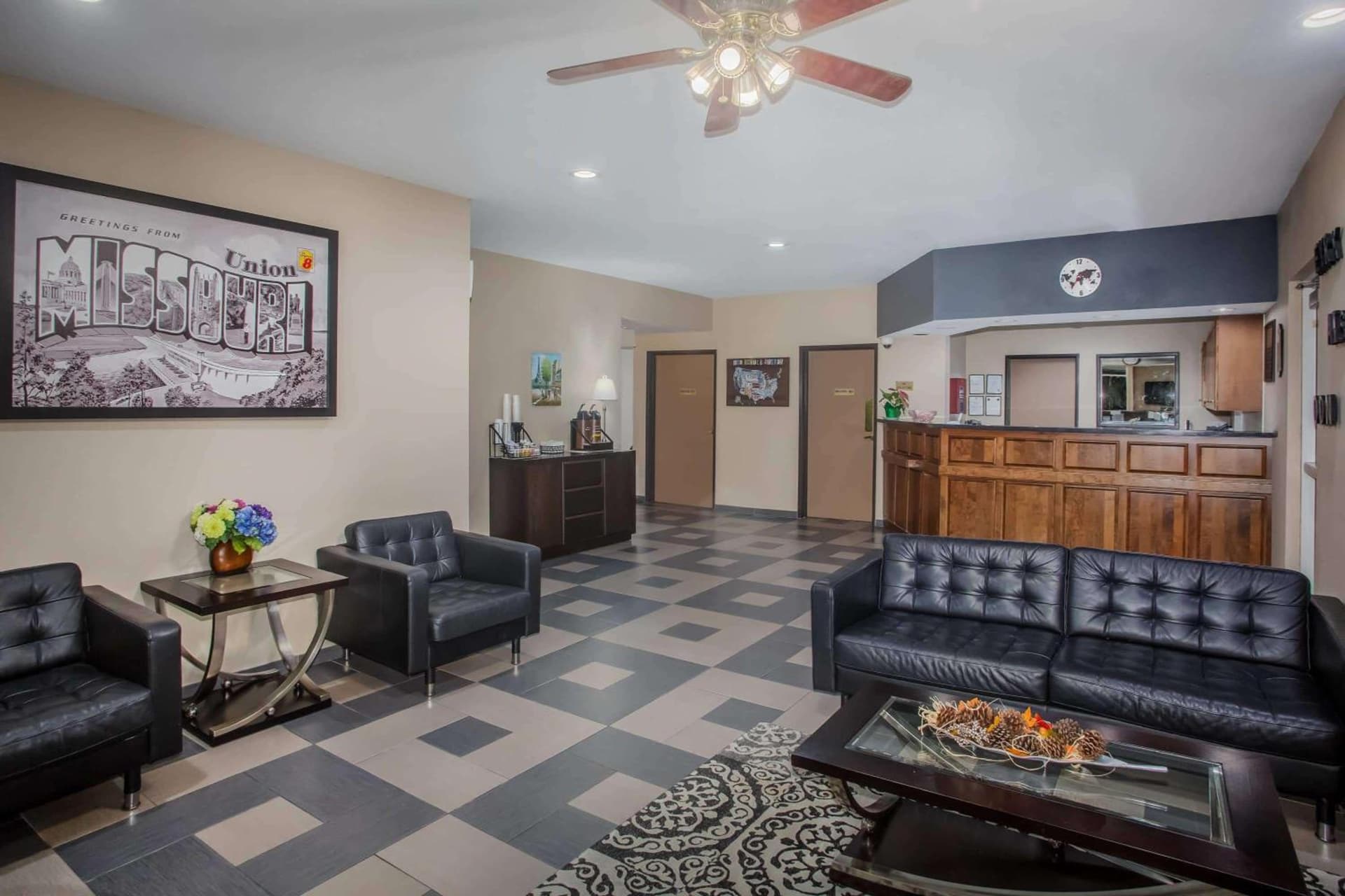 Super 8 by Wyndham Union interior in Union, MO — gallery photo 2