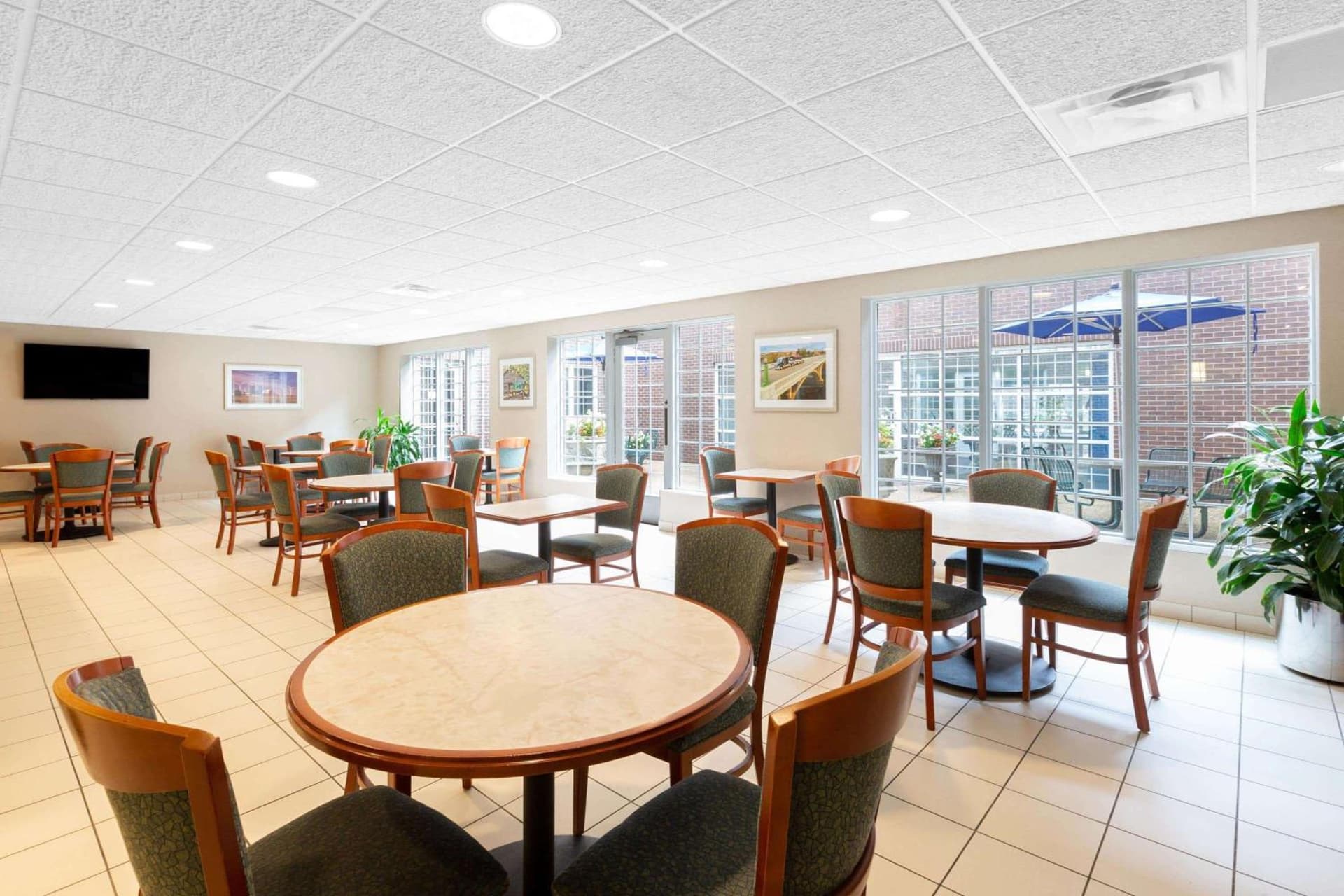 Baymont by Wyndham Des Moines Airport gallery photo in Des Moines, IA — image 55