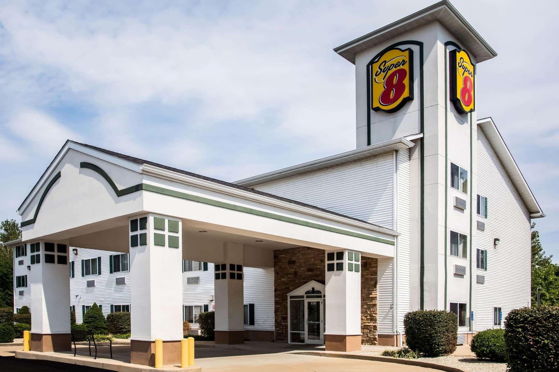 Super 8 by Wyndham Union property views in Union, MO — gallery photo 3