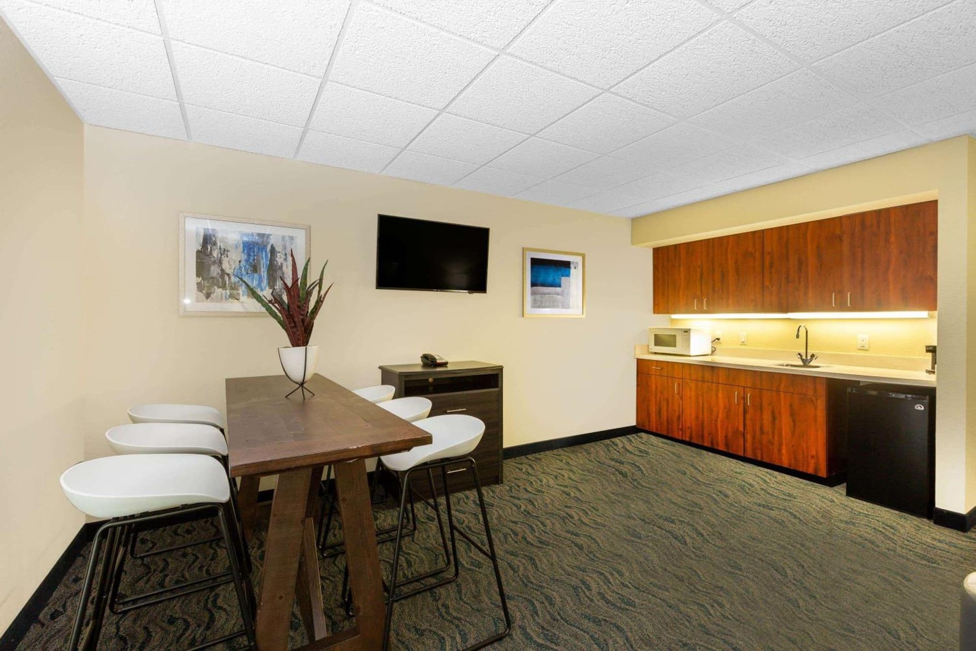 Baymont by Wyndham Des Moines Airport gallery photo in Des Moines, IA — image 33