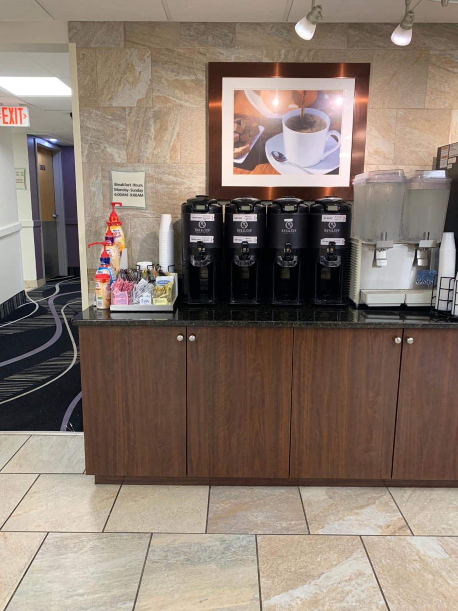 La Quinta Inn by Wyndham Davenport & Conference Center gallery photo in Davenport, IA — image 37