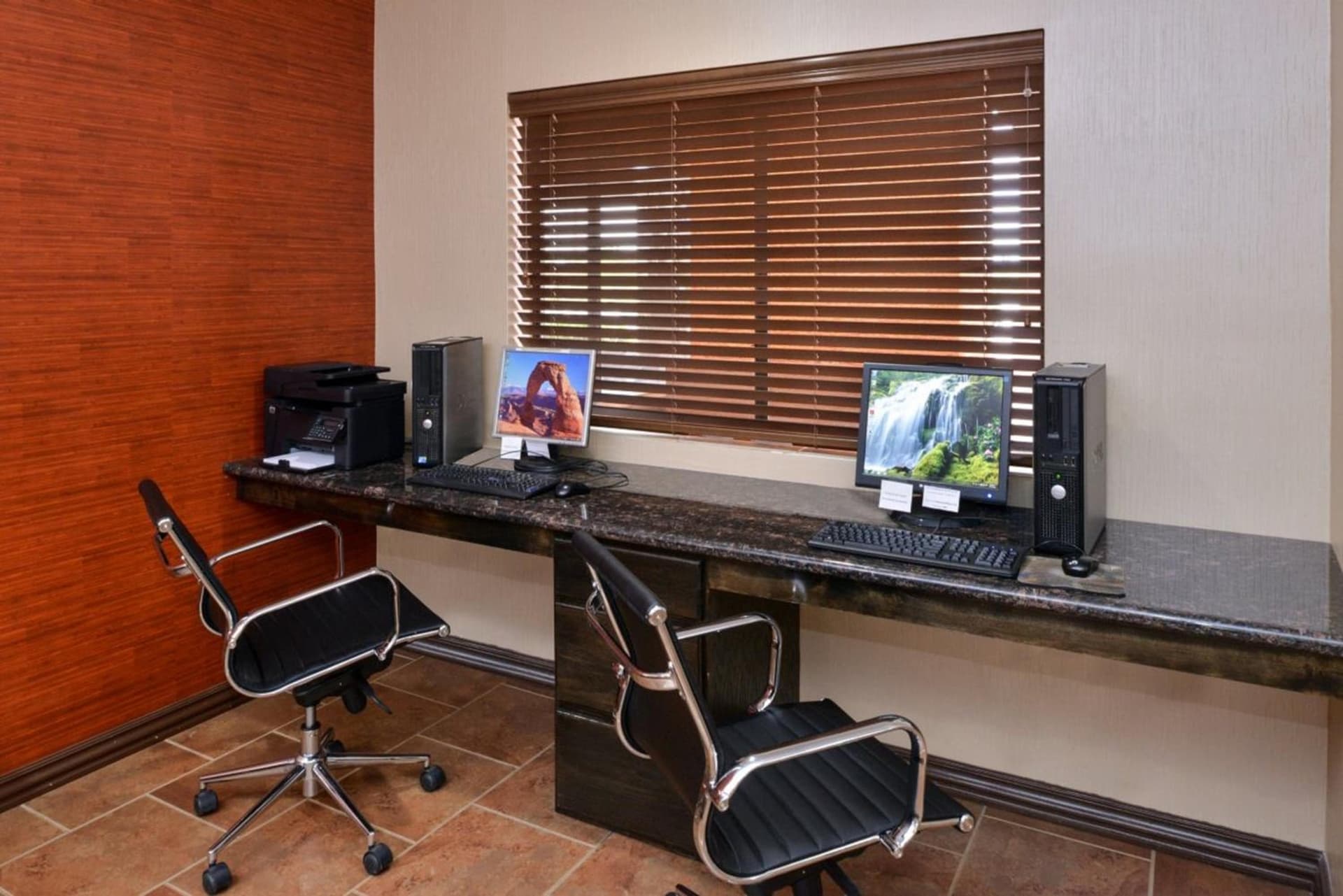 Holiday Inn Express Kingman by IHG interior in Kingman, AZ — gallery photo 2