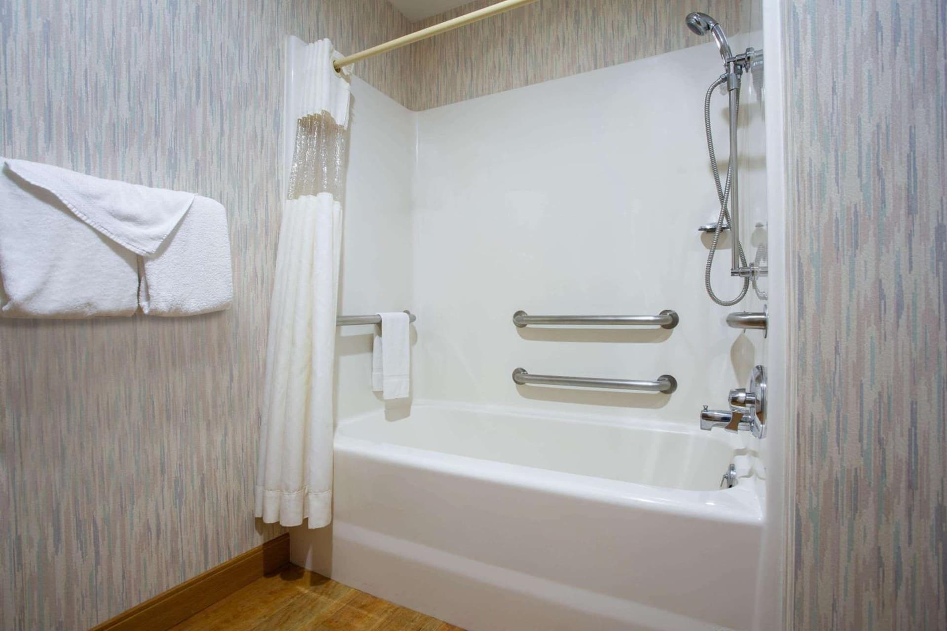 La Quinta Inn by Wyndham Roanoke Salem gallery photo in Salem, VA — image 11