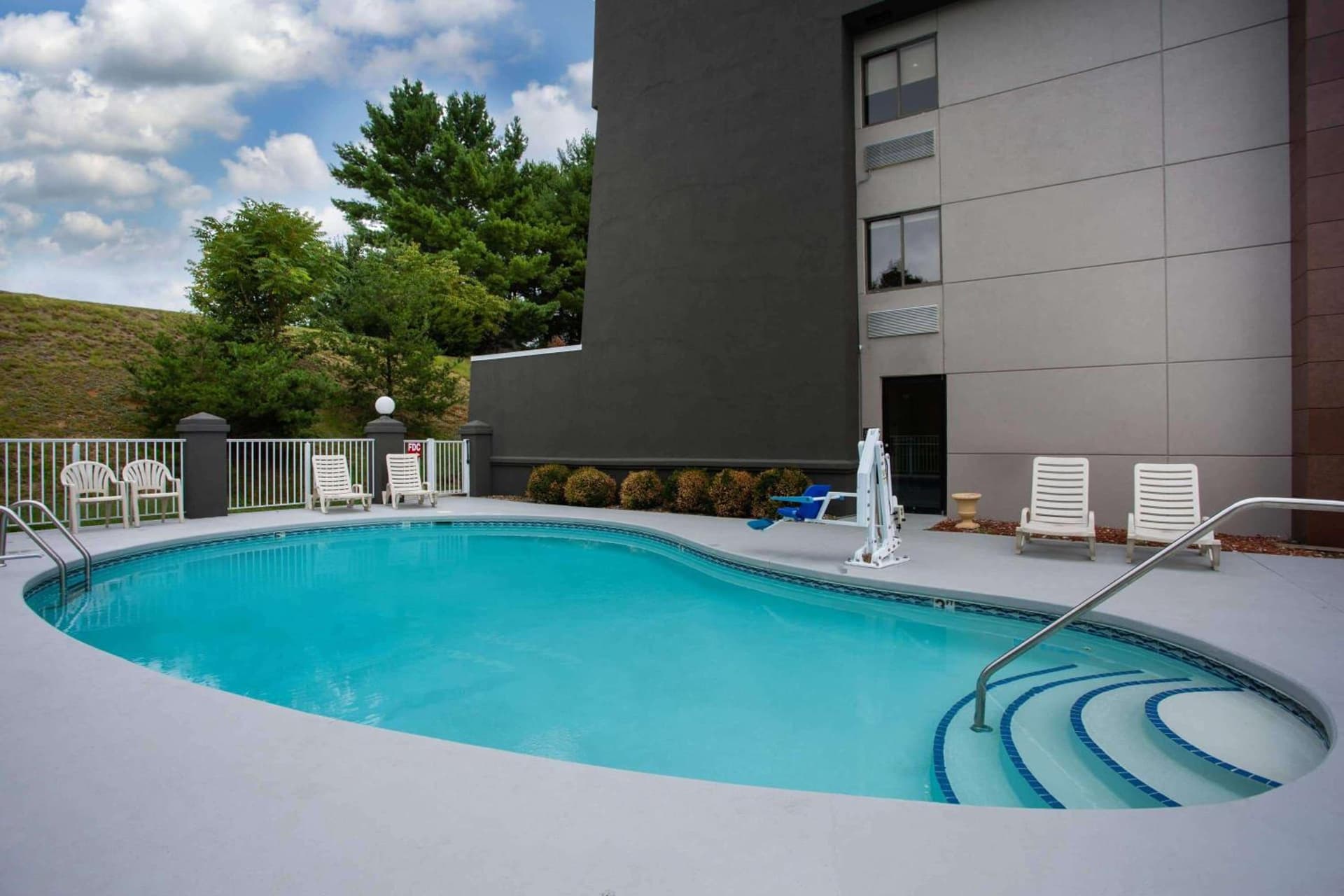 La Quinta Inn by Wyndham Roanoke Salem gallery photo in Salem, VA — image 39