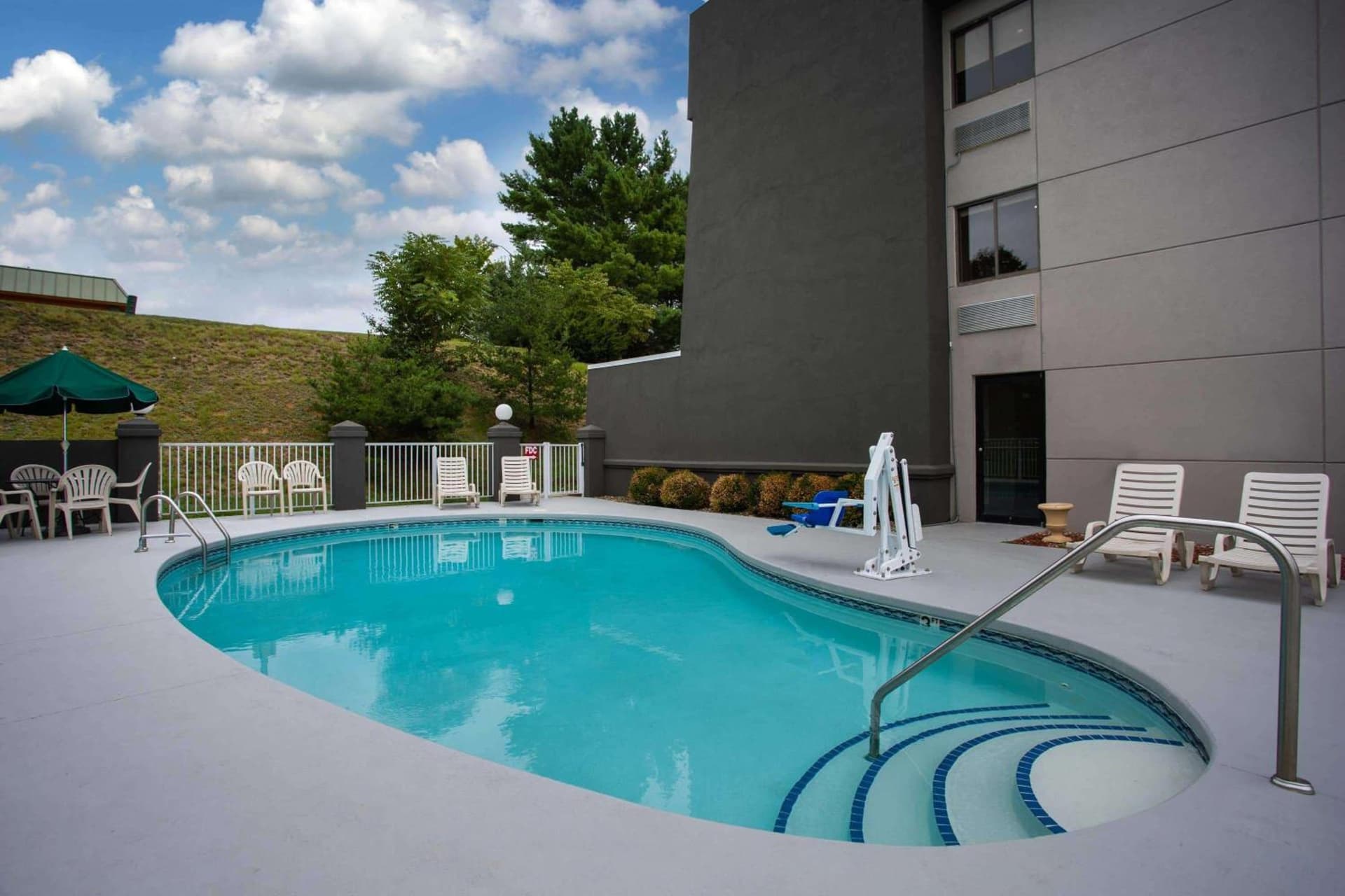 La Quinta Inn by Wyndham Roanoke Salem gallery photo in Salem, VA — image 35