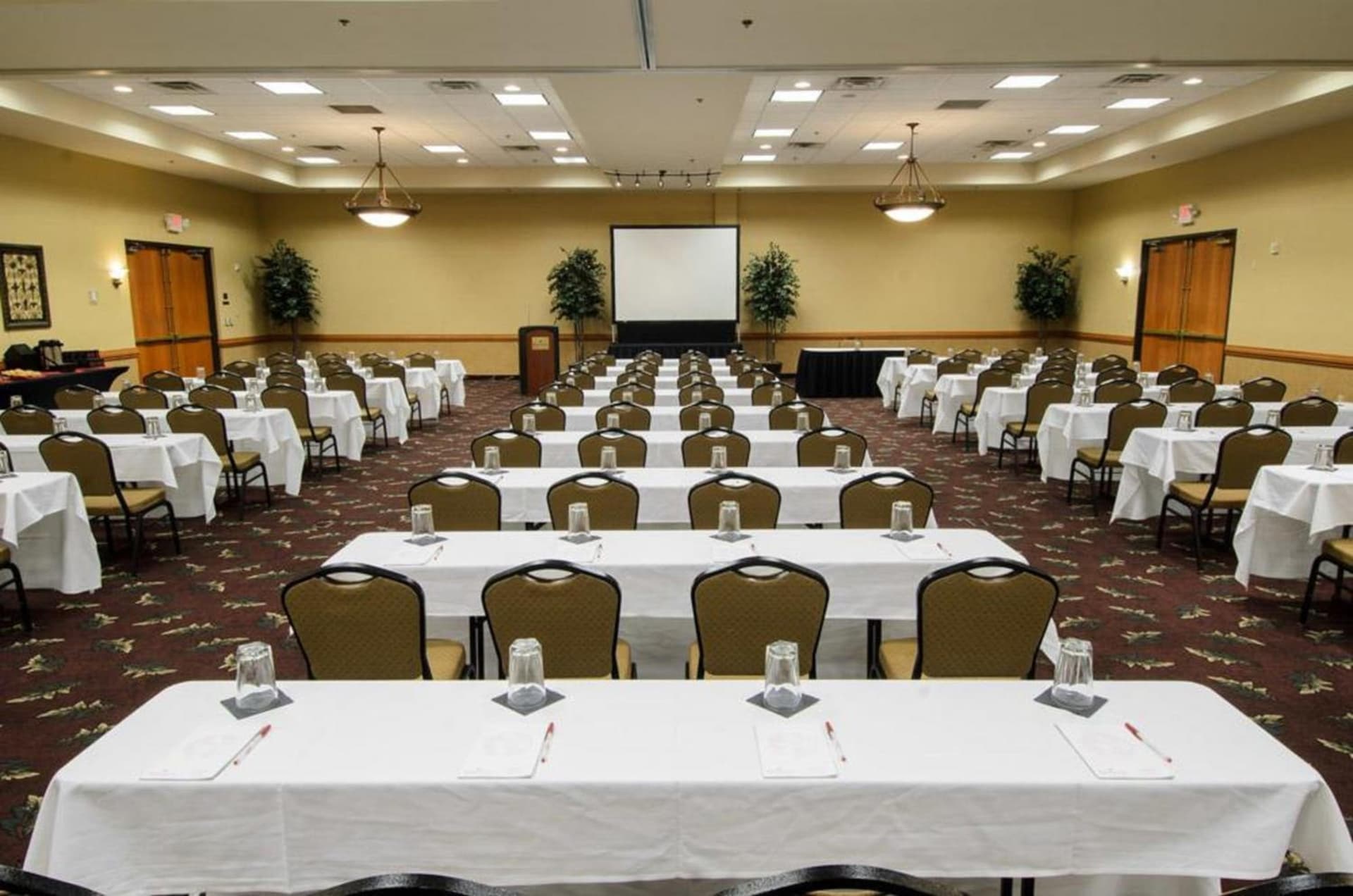 Ramada by Wyndham Sioux Falls Airport - Waterpark Resort & Event Center gallery photo in Sioux Falls, SD — image 33