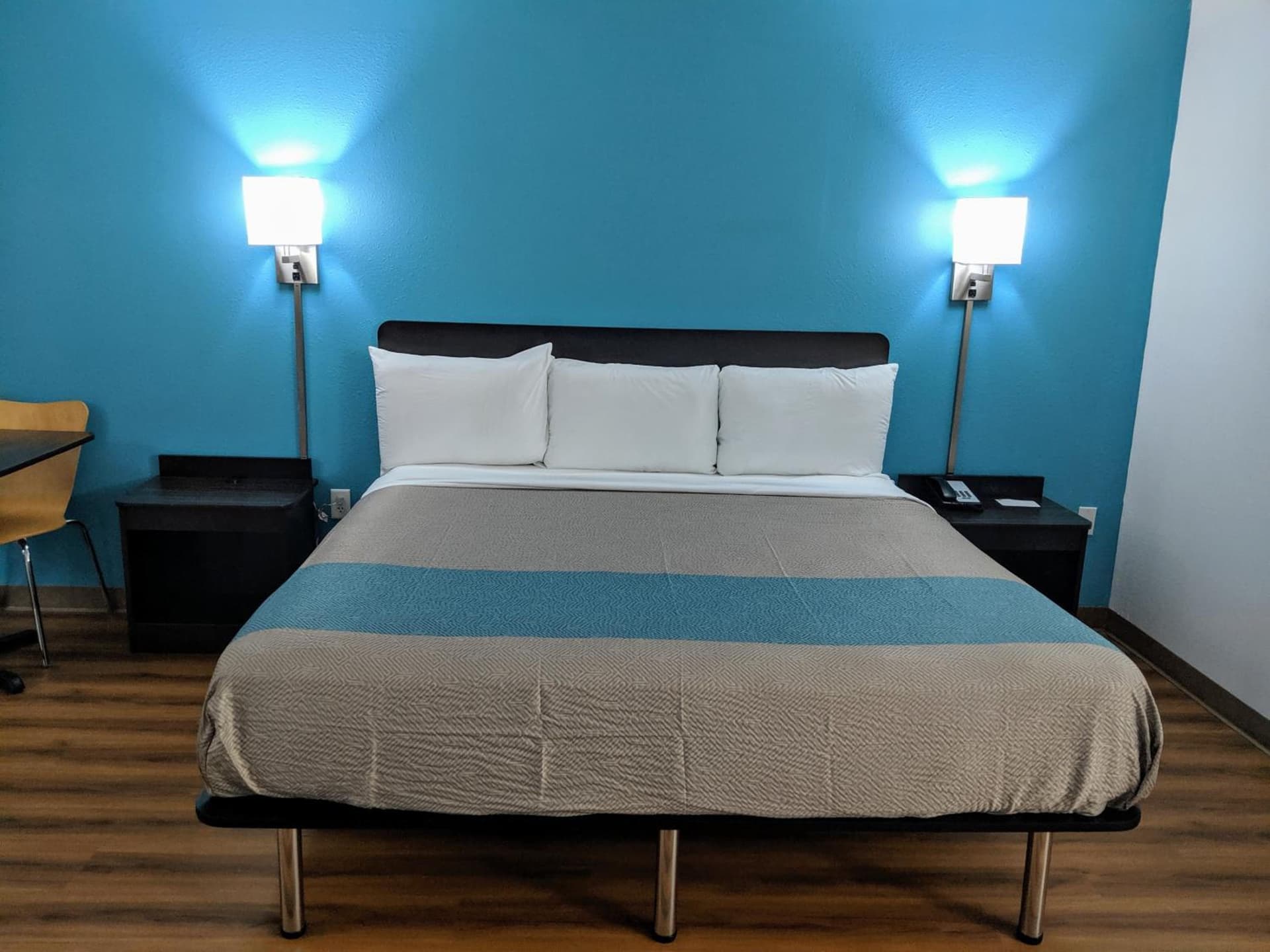 Motel 6 Chattanooga - Airport interior in Chattanooga, TN — gallery photo 2