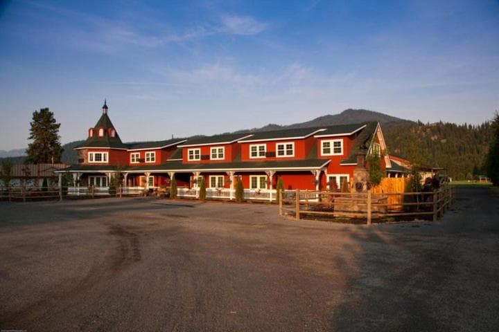 Beaver Valley Lodge property views in Leavenworth, WA — gallery photo 3