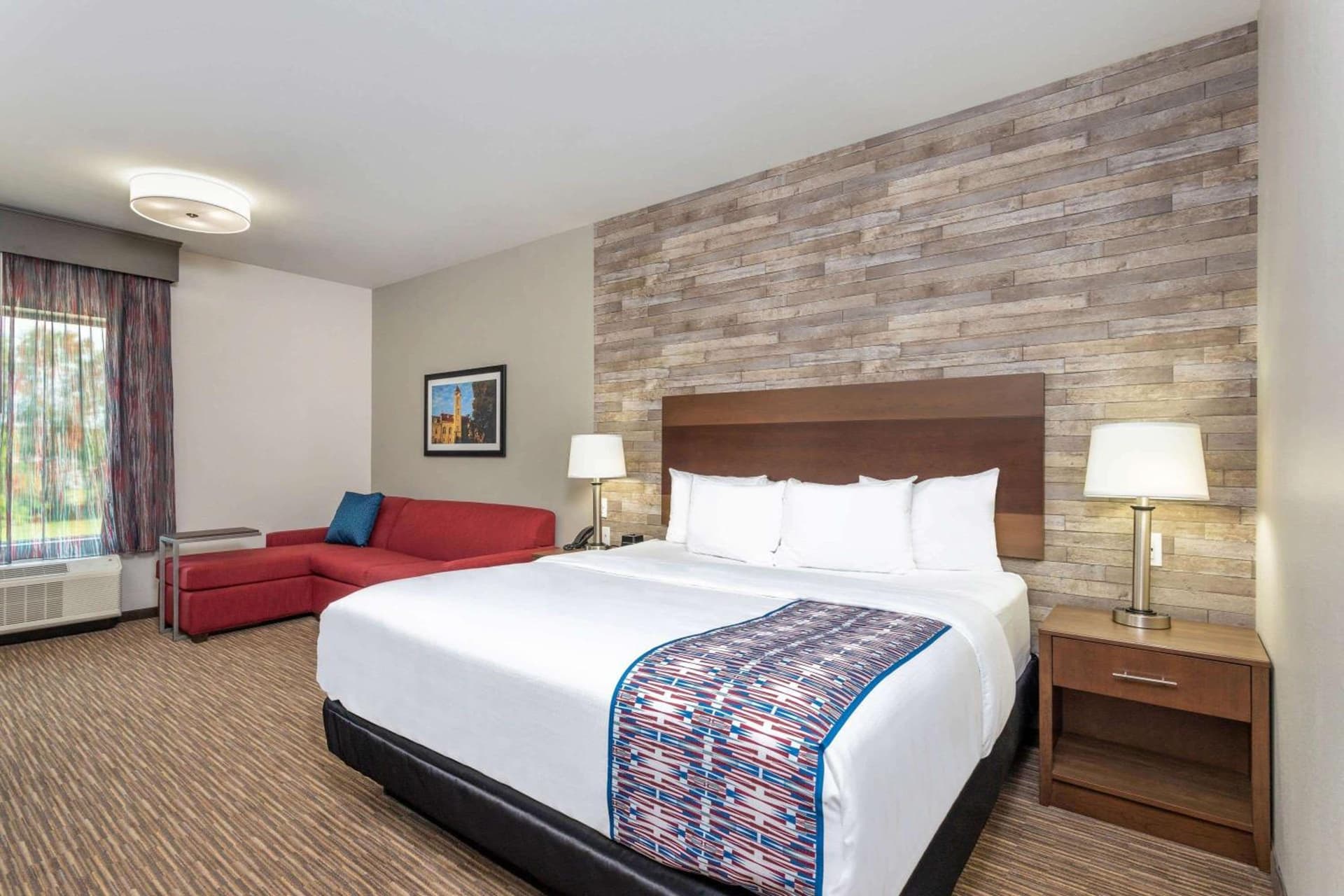 La Quinta Inn and Suites by Wyndham Bloomington gallery photo in Bloomington, IN — image 4