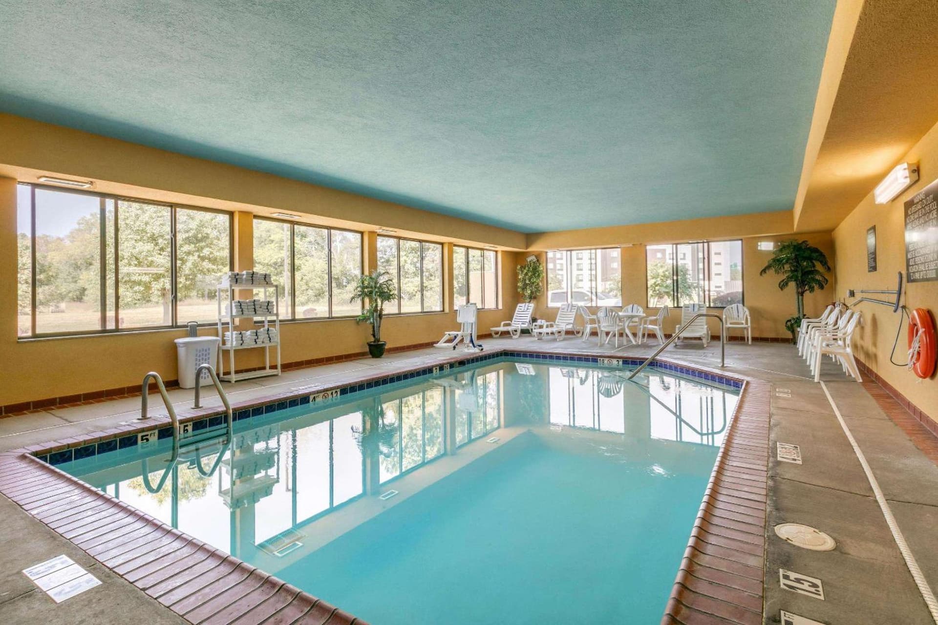 Comfort Suites Hopkinsville near Fort Campbell gallery photo in Hopkinsville, KY — image 31