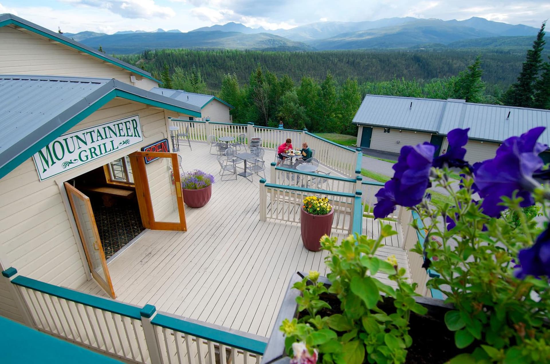 Denali Bluffs Hotel interior in McKinley Park, AK — gallery photo 2