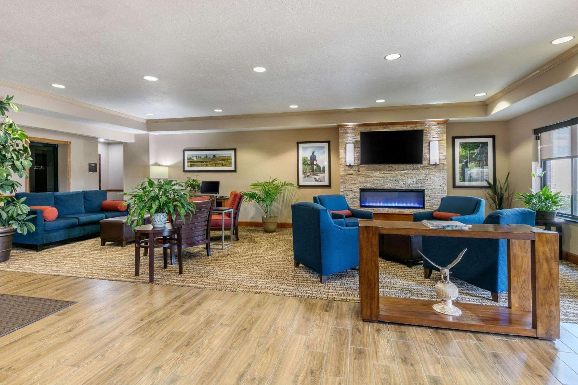 Comfort Suites Hopkinsville near Fort Campbell gallery photo in Hopkinsville, KY — image 25