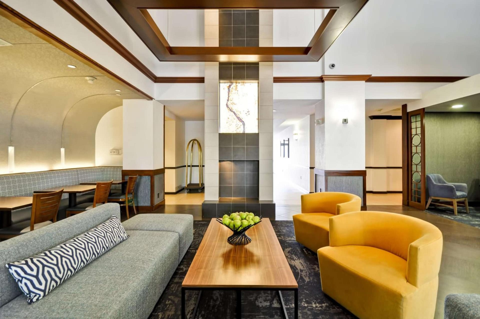 Hyatt Place Albuquerque Uptown interior in Albuquerque, NM — gallery photo 2