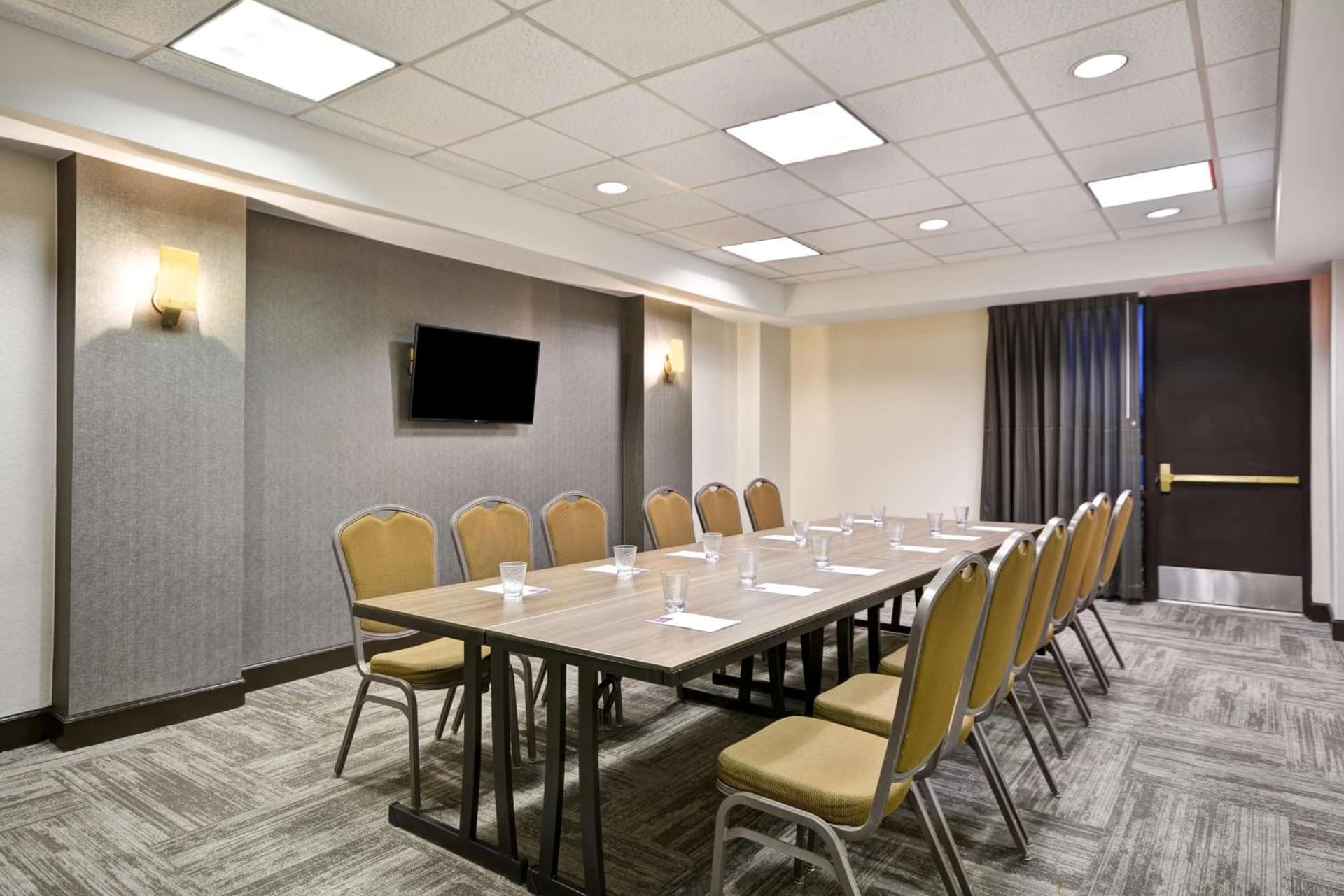 Hyatt Place Columbus Worthington interior in Worthington, OH — gallery photo 2