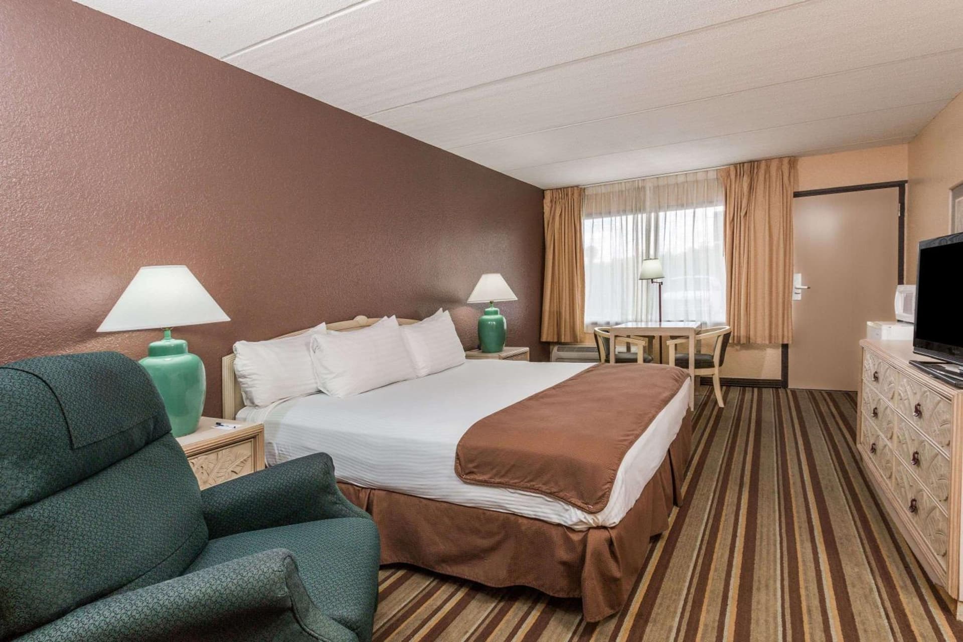 Travelodge by Wyndham Deltona gallery photo in Deltona, FL — image 52