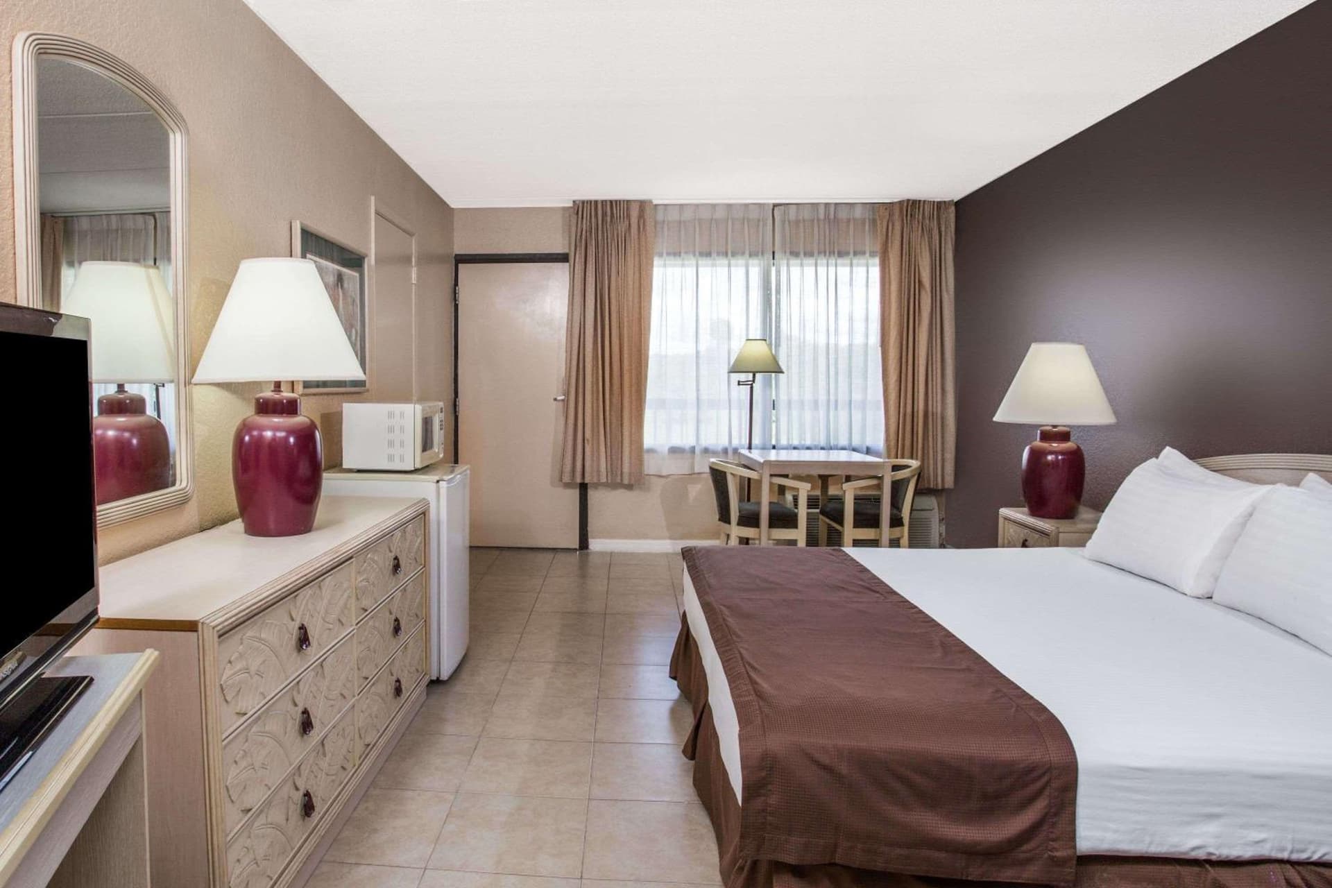 Travelodge by Wyndham Deltona gallery photo in Deltona, FL — image 51