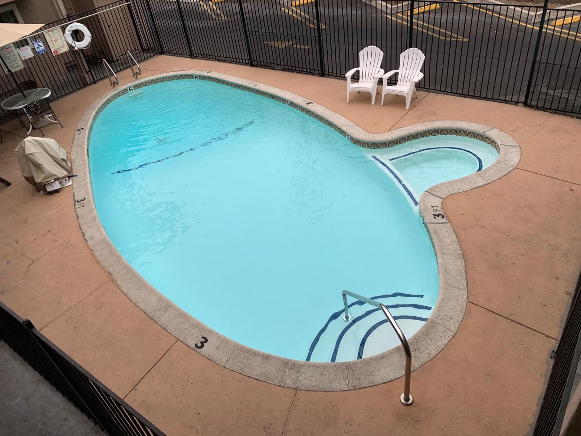 Olive Tree Inn & Suites, a Howard Johnson by Wyndham interior in San Luis Obispo, CA — gallery photo 2