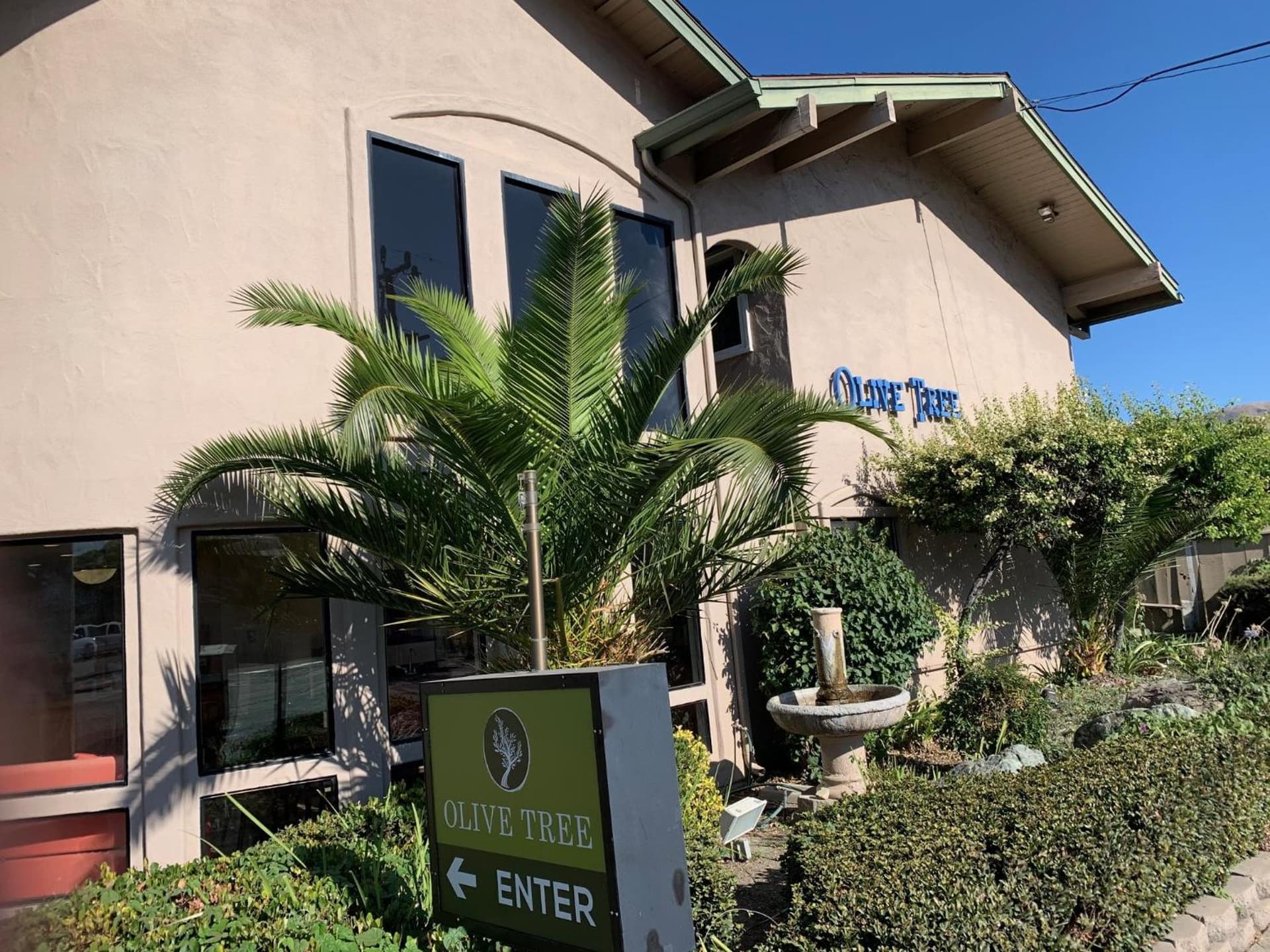 Olive Tree Inn & Suites, a Howard Johnson by Wyndham featured exterior or lobby in San Luis Obispo, CA — similar hotel