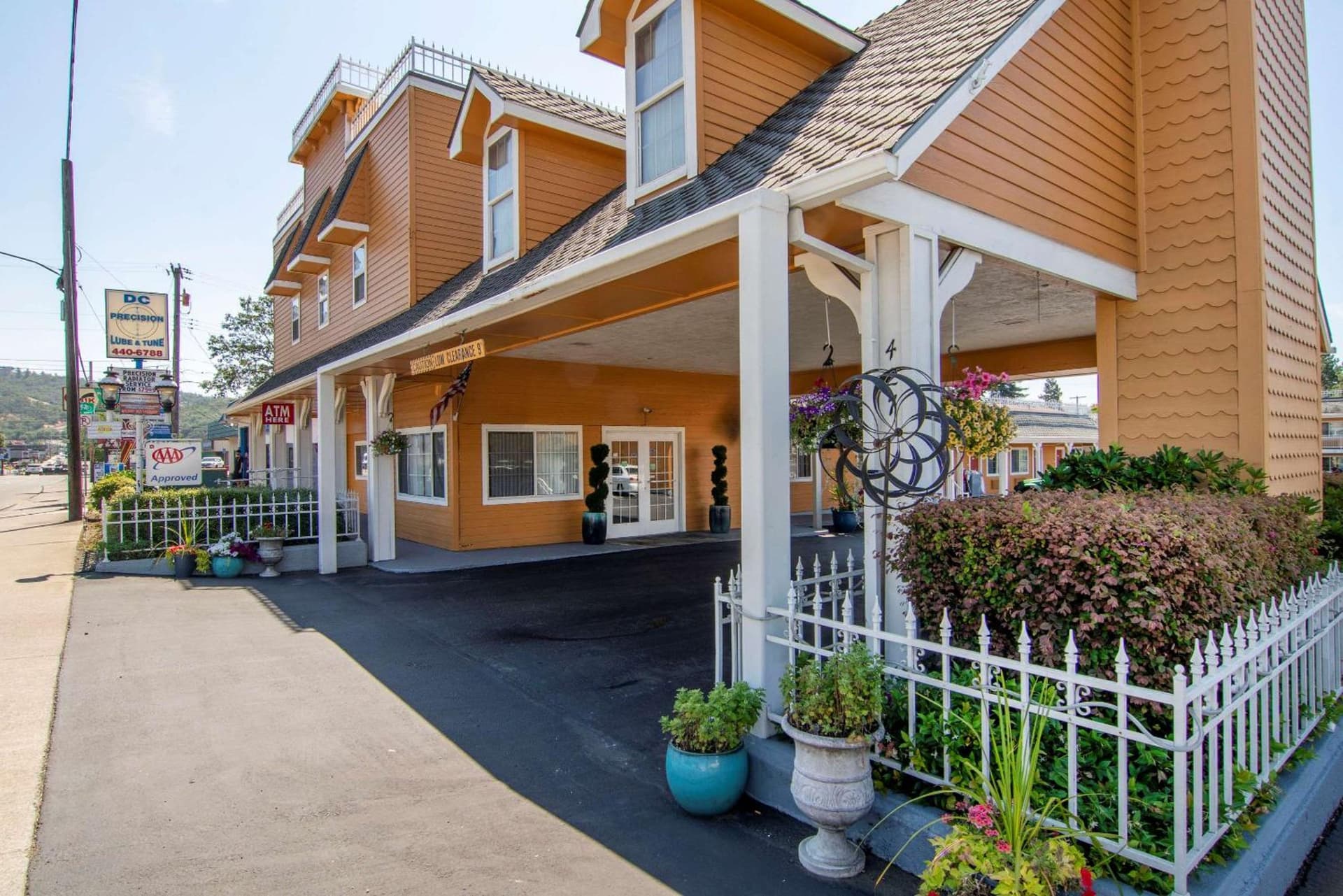 Quality Inn Central Roseburg featured exterior or lobby in Roseburg, OR — similar hotel