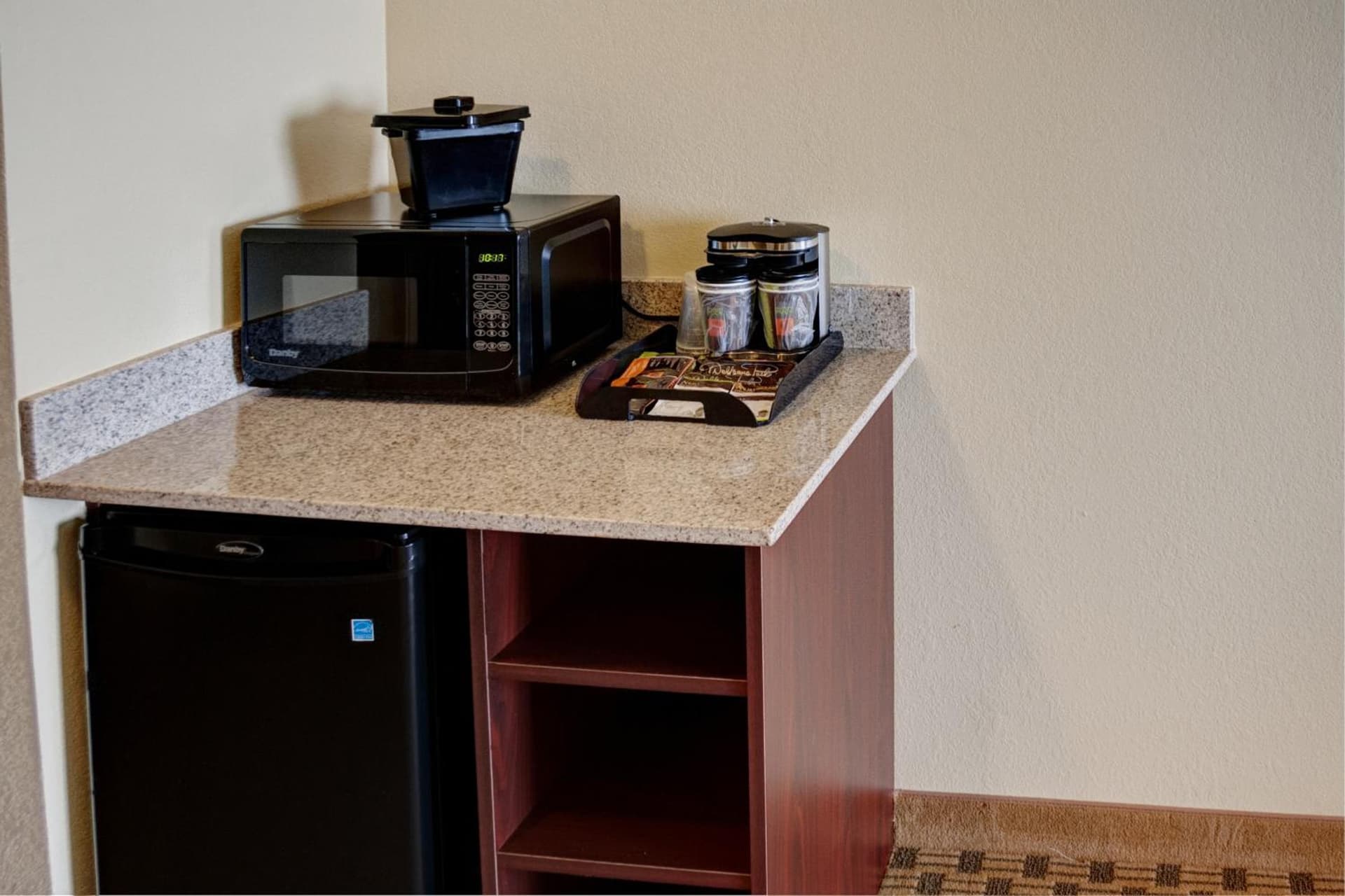 Cobblestone Inn & Suites - Waverly interior in Waverly, IA — gallery photo 2