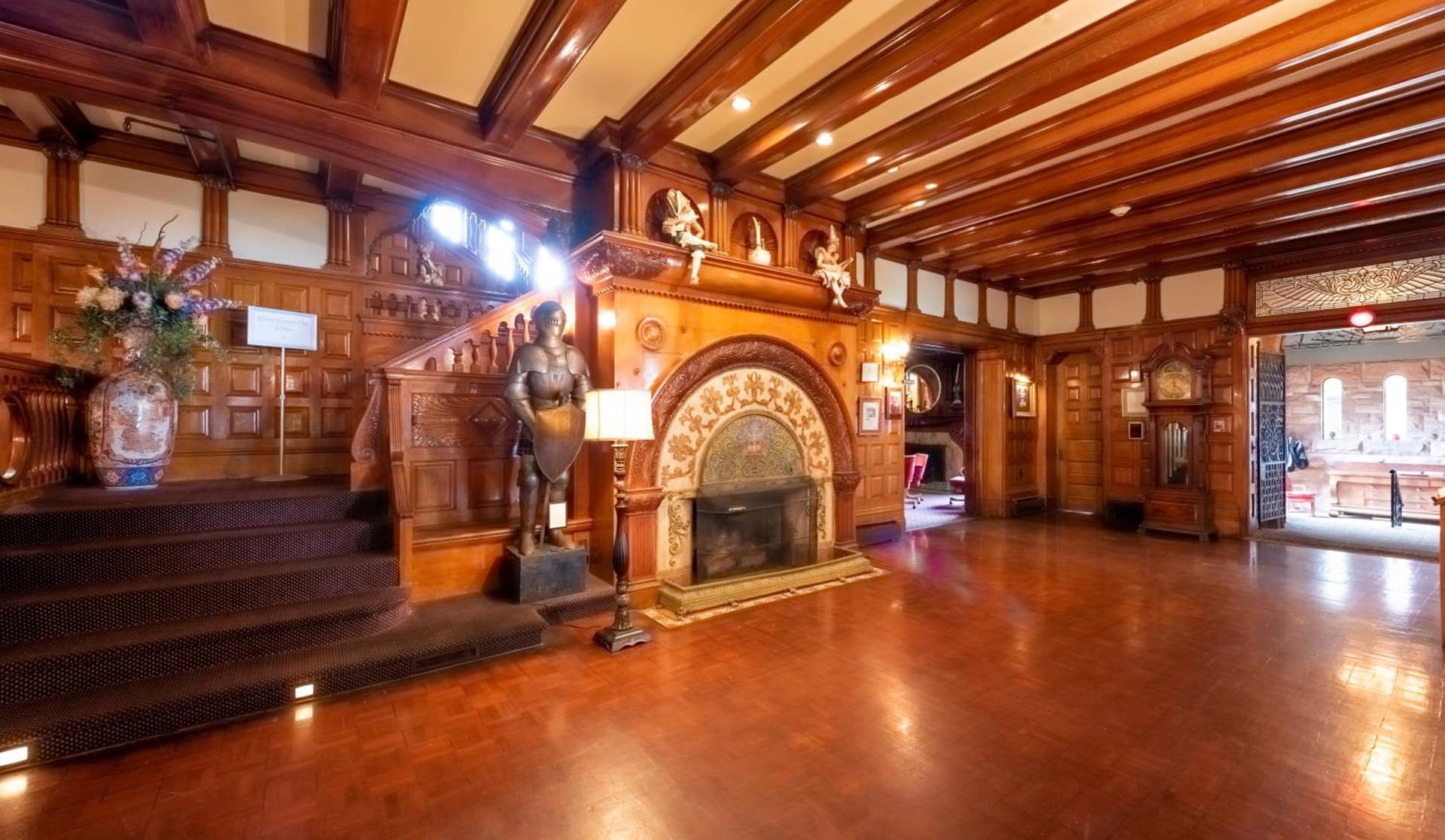 Vinifera Inn interior in Geneva, NY — gallery photo 2