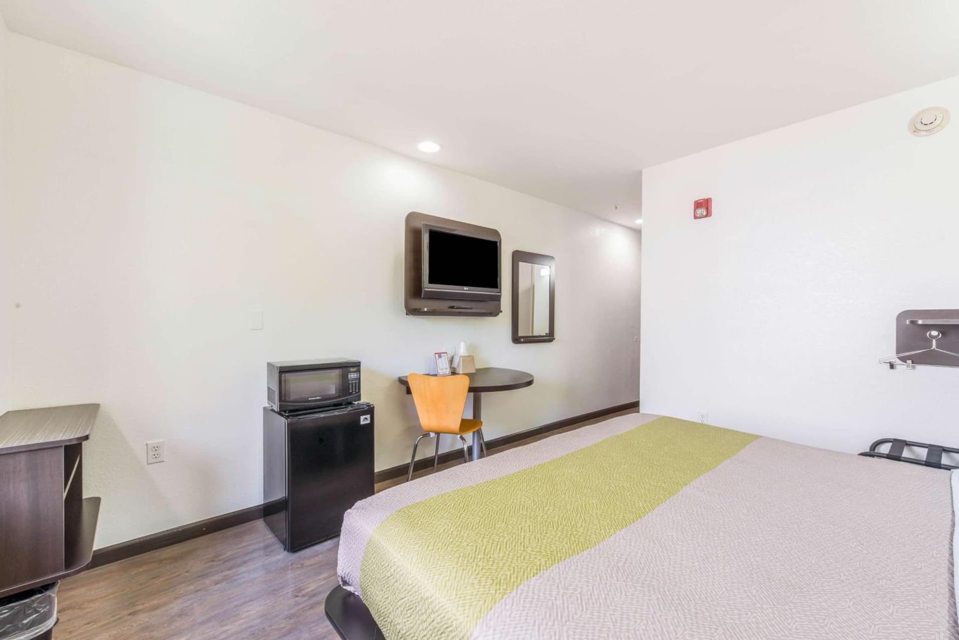 Motel 6-Gastonia Charlotte I-85 property views in Gastonia, NC — gallery photo 3