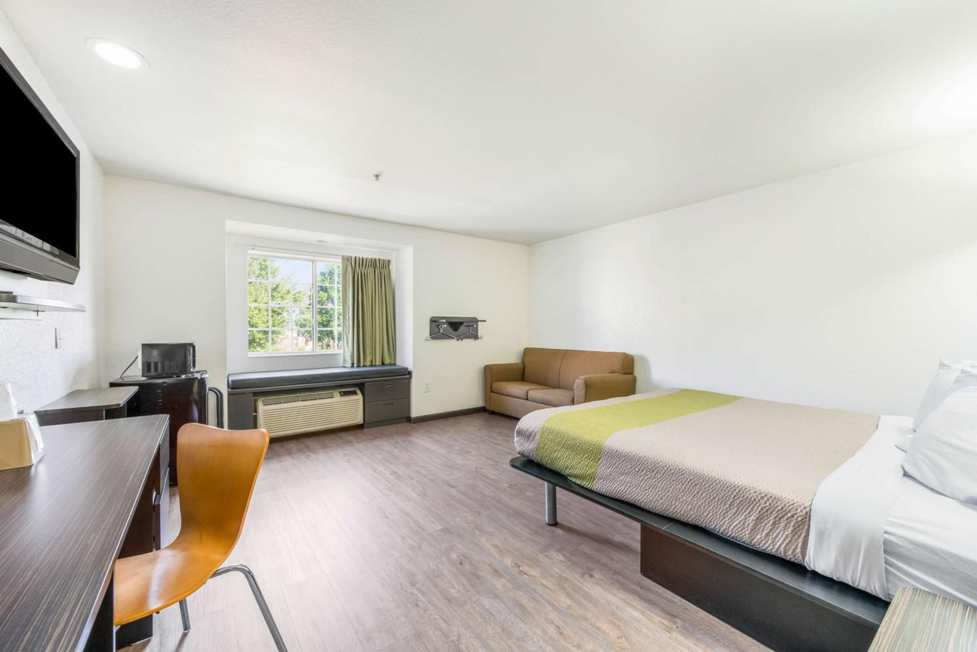Motel 6-Gastonia Charlotte I-85 gallery photo in Gastonia, NC — image 24