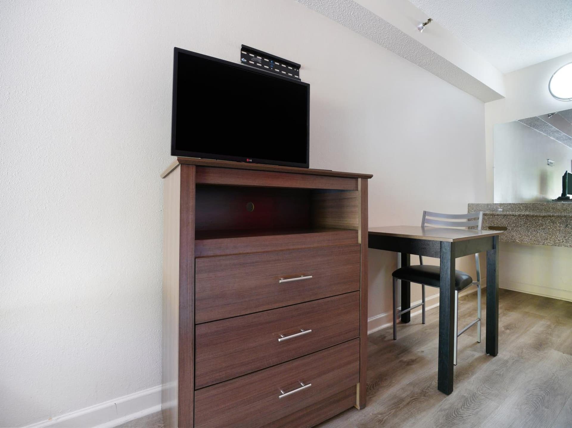 OYO Hotel Decatur I-285 The Perimeter interior in Decatur, GA — gallery photo 2