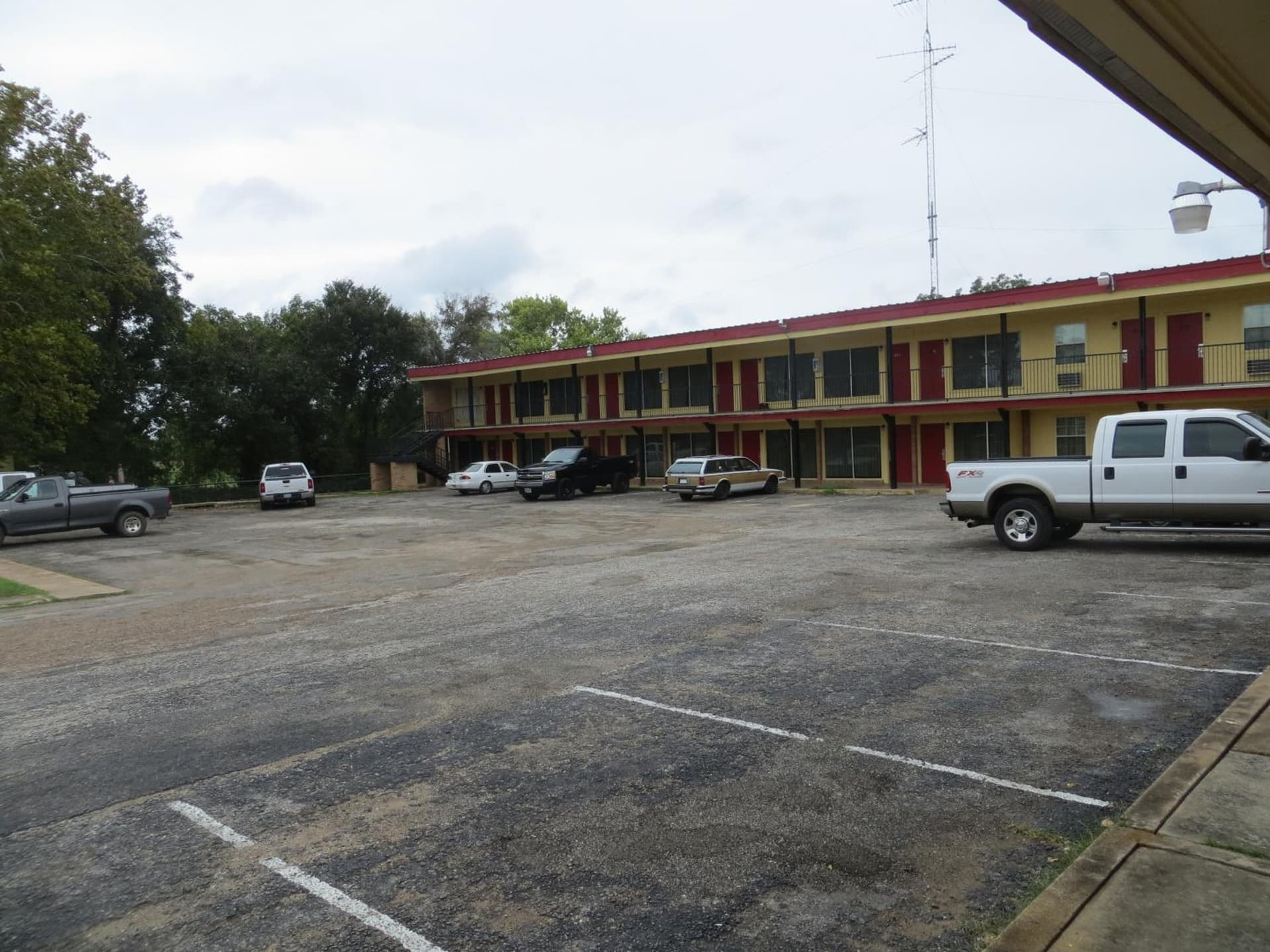 Cottonwood Inn — hotel in La Grange, Texas