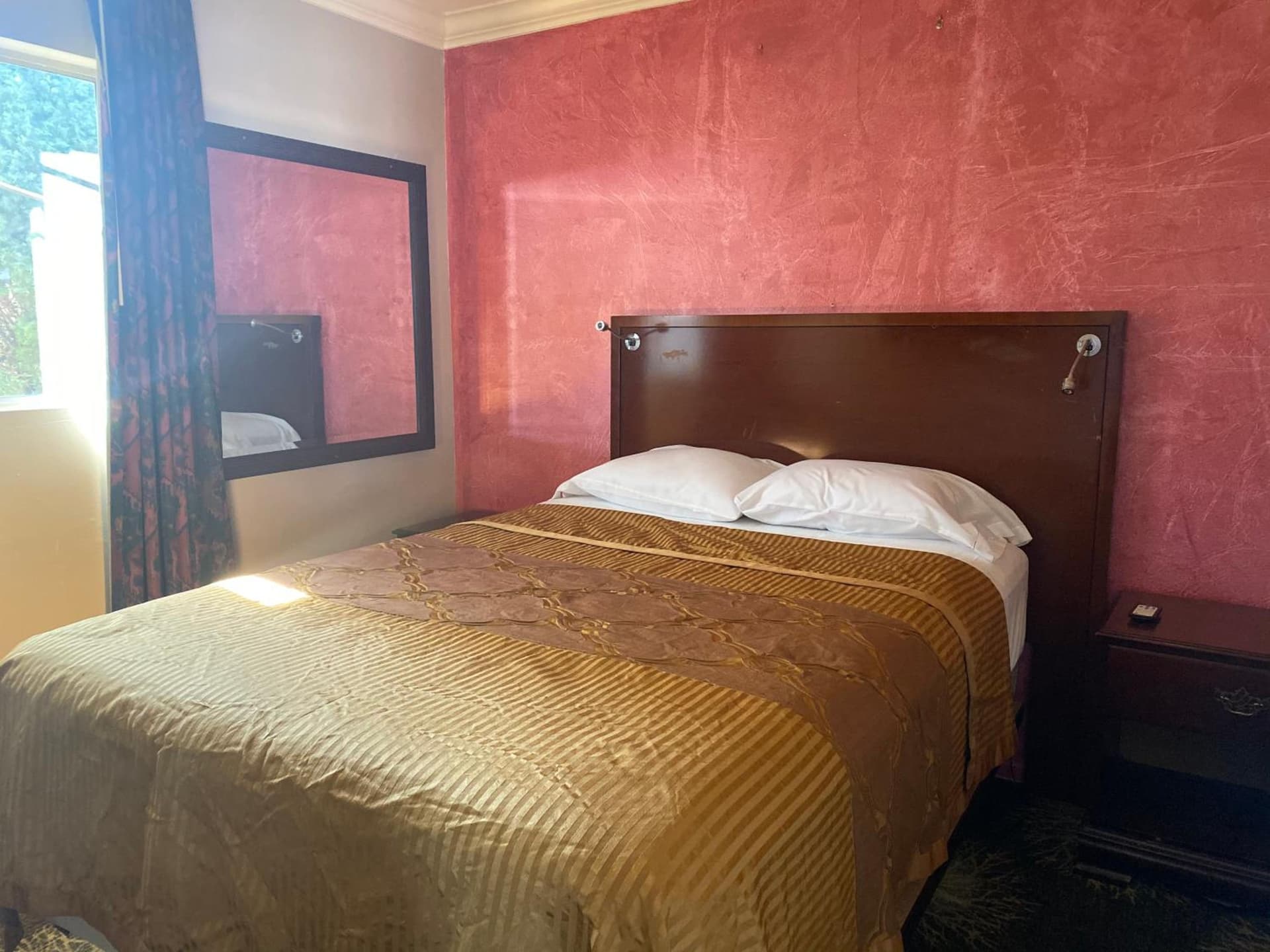 Villa Park Motel gallery photo in Orange, CA — image 13