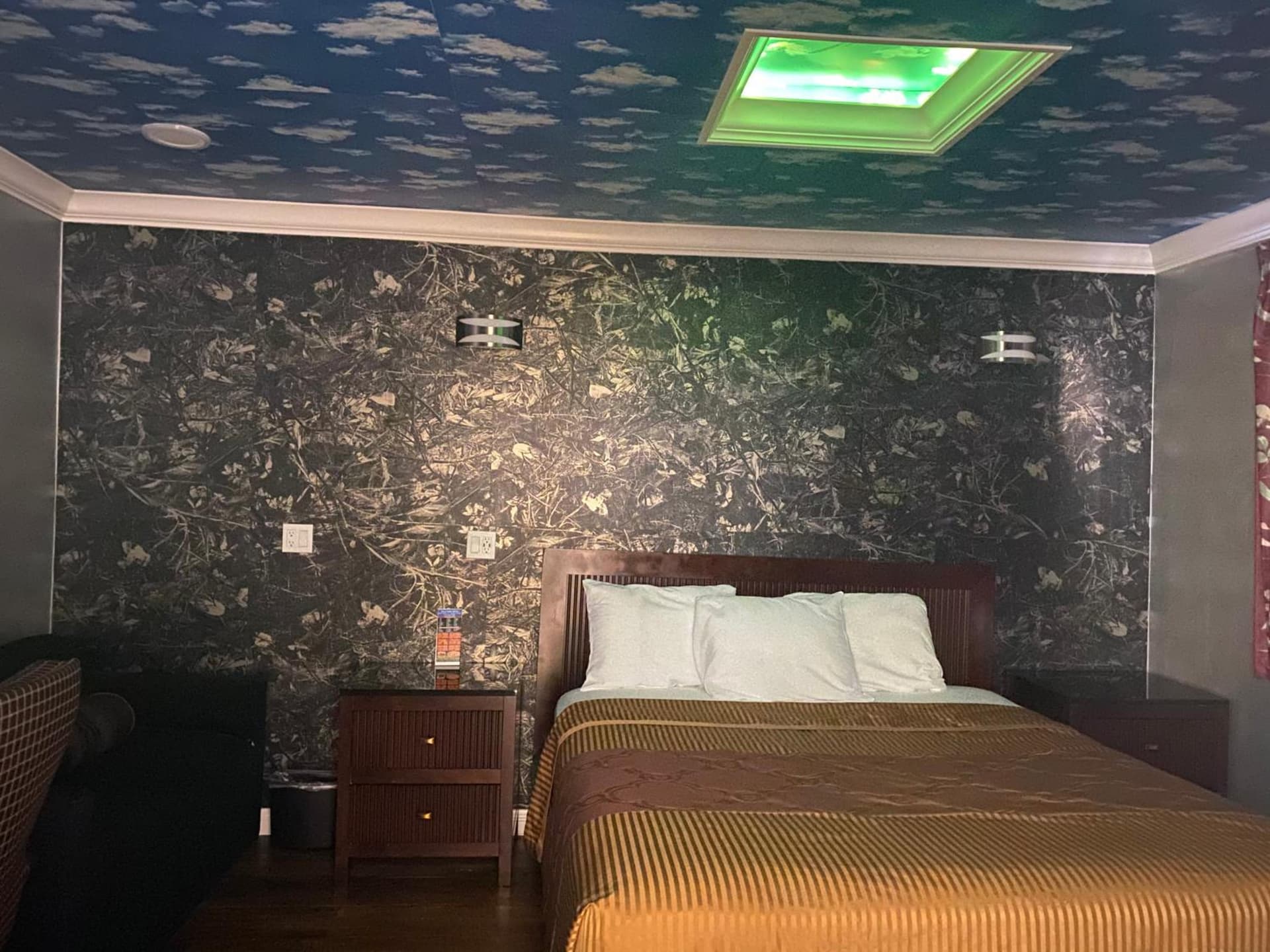 Villa Park Motel gallery photo in Orange, CA — image 9
