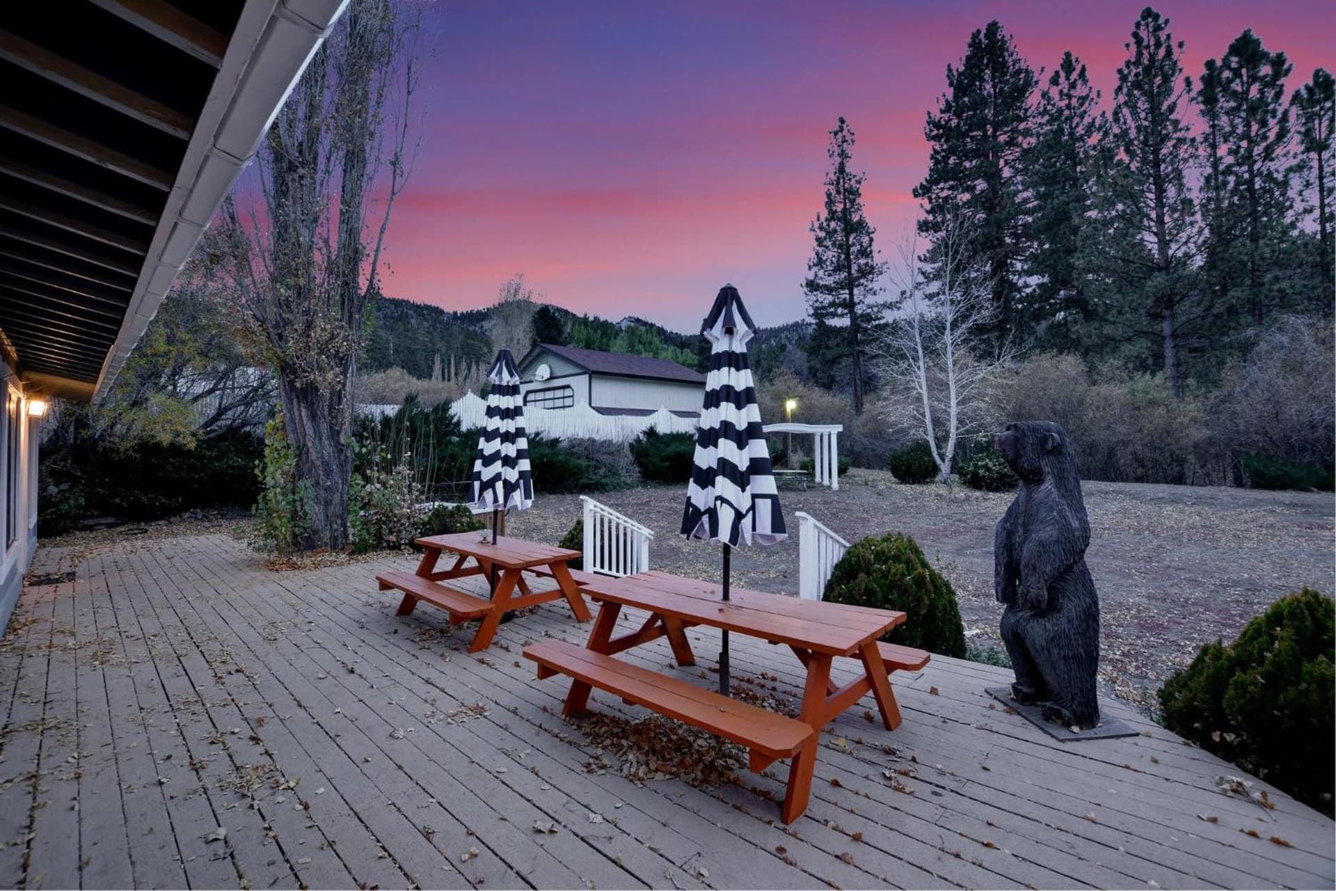 Dreamwood Lodge property views in Big Bear Lake, CA — gallery photo 3