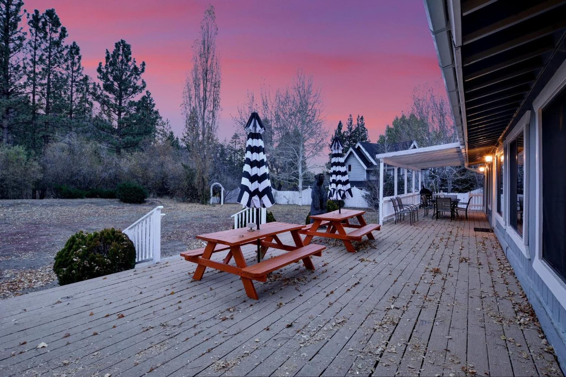 Dreamwood Lodge interior in Big Bear Lake, CA — gallery photo 2