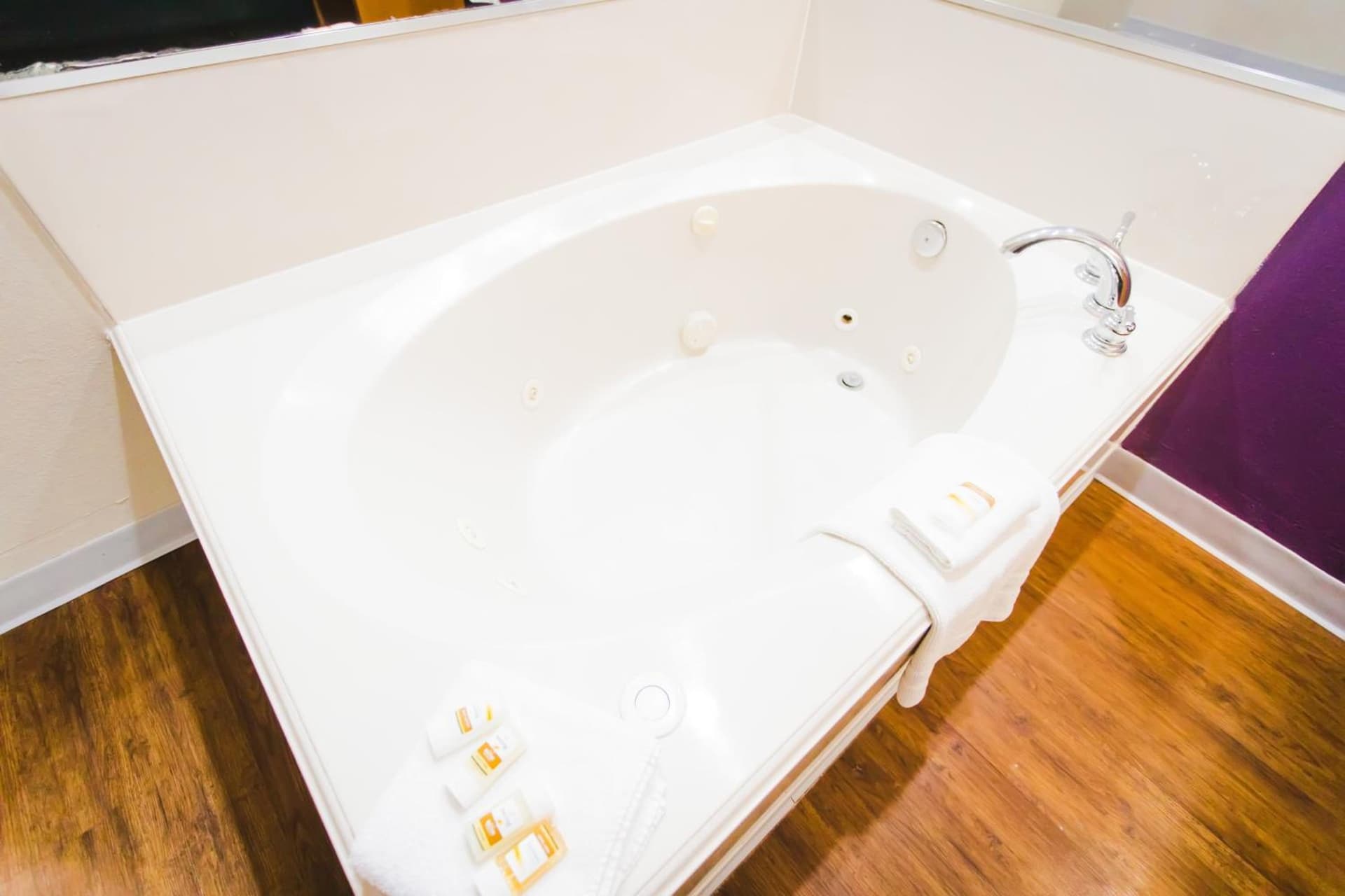 Palacio Royale Inn Signature Katy interior in Katy, TX — gallery photo 2