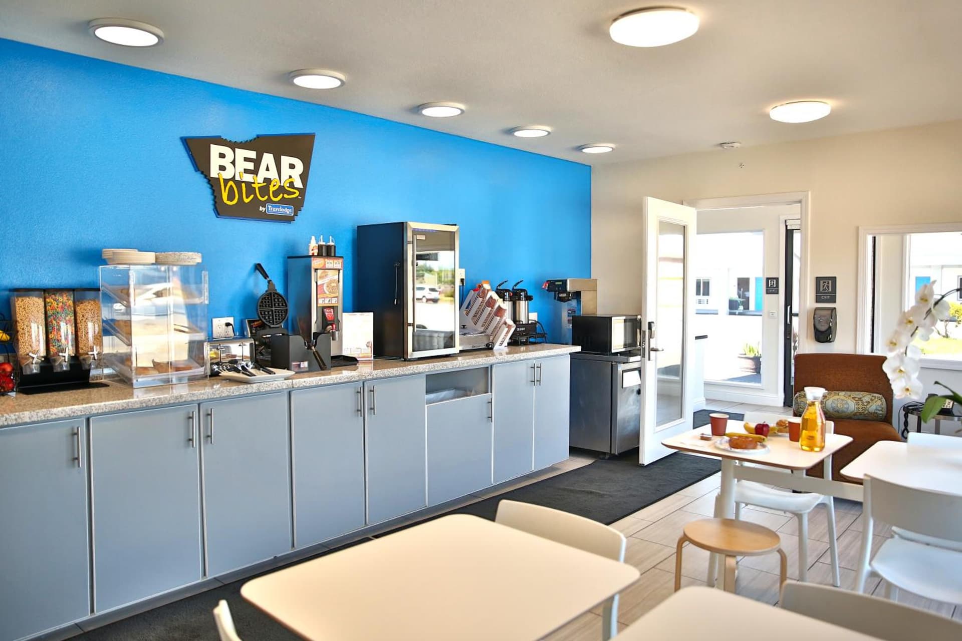 Travelodge by Wyndham Crescent City property views in Crescent City, CA — gallery photo 3