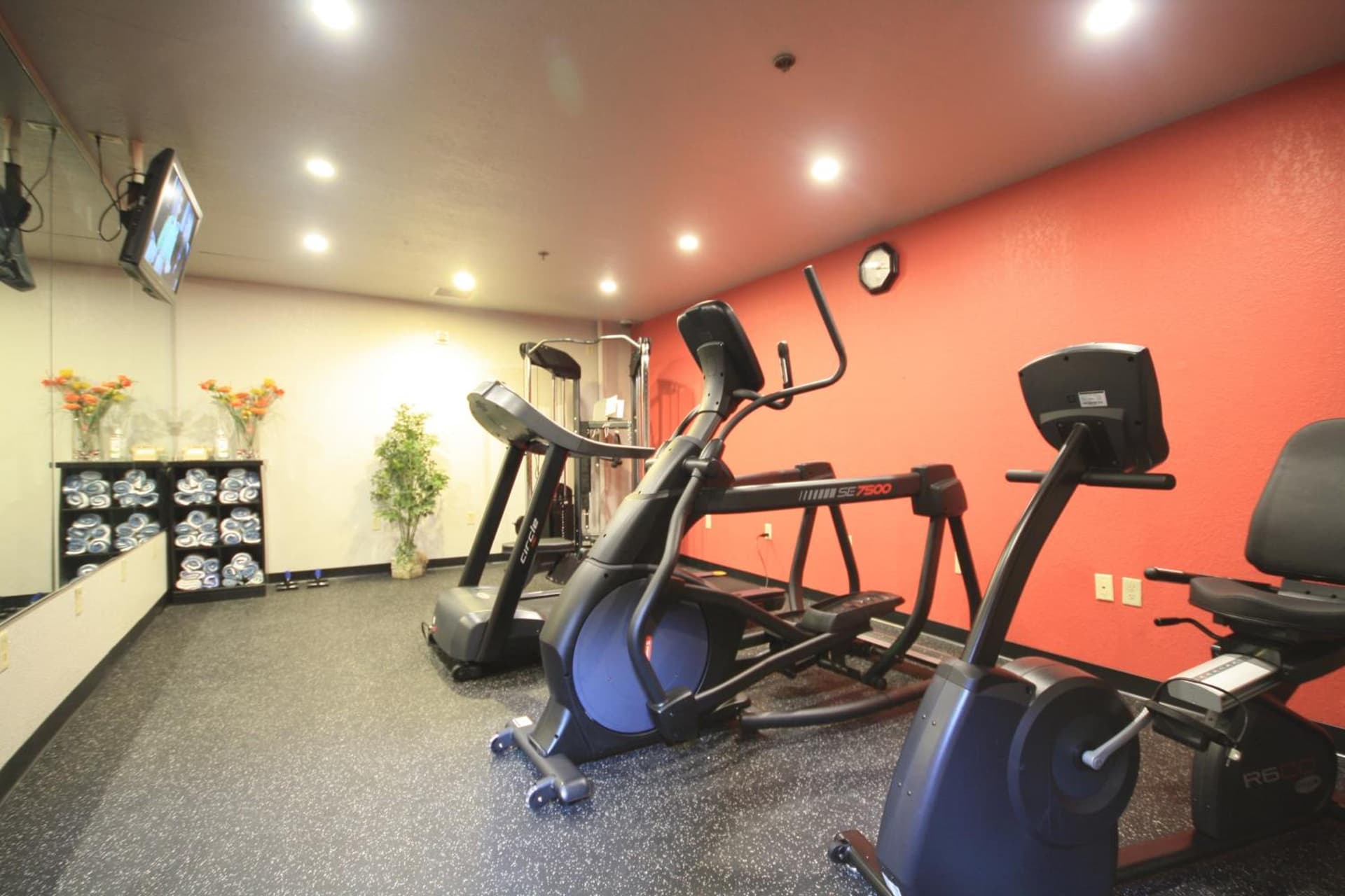 Ramada by Wyndham Sioux Falls Airport - Waterpark Resort & Event Center gallery photo in Sioux Falls, SD — image 62