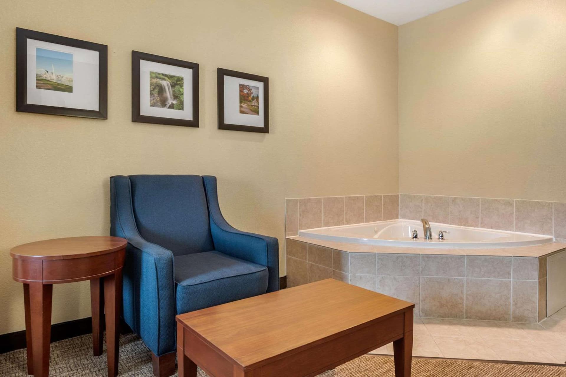 Comfort Suites Dayton-Wright Patterson gallery photo in Dayton, OH — image 8